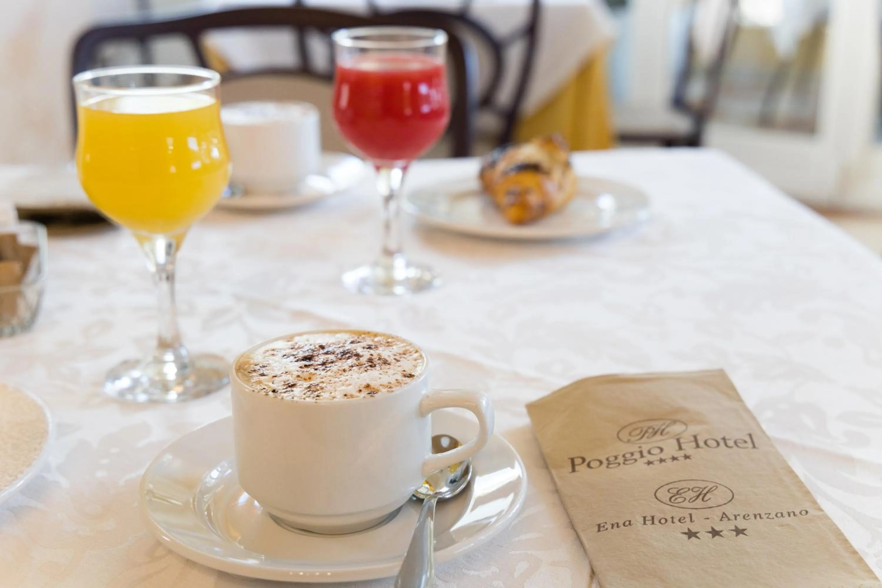 Coffee/tea facilities in Ena Hotel