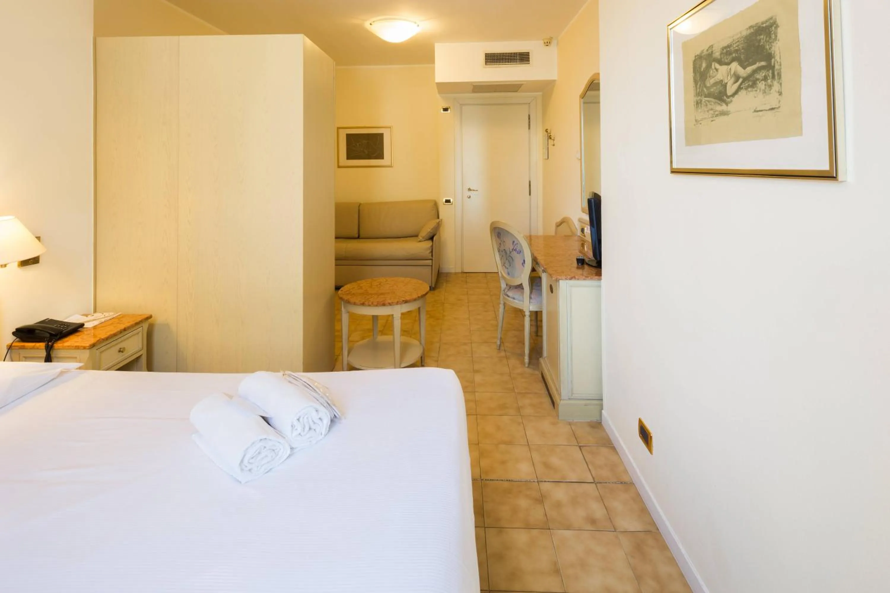 Bedroom, Bed in Ena Hotel