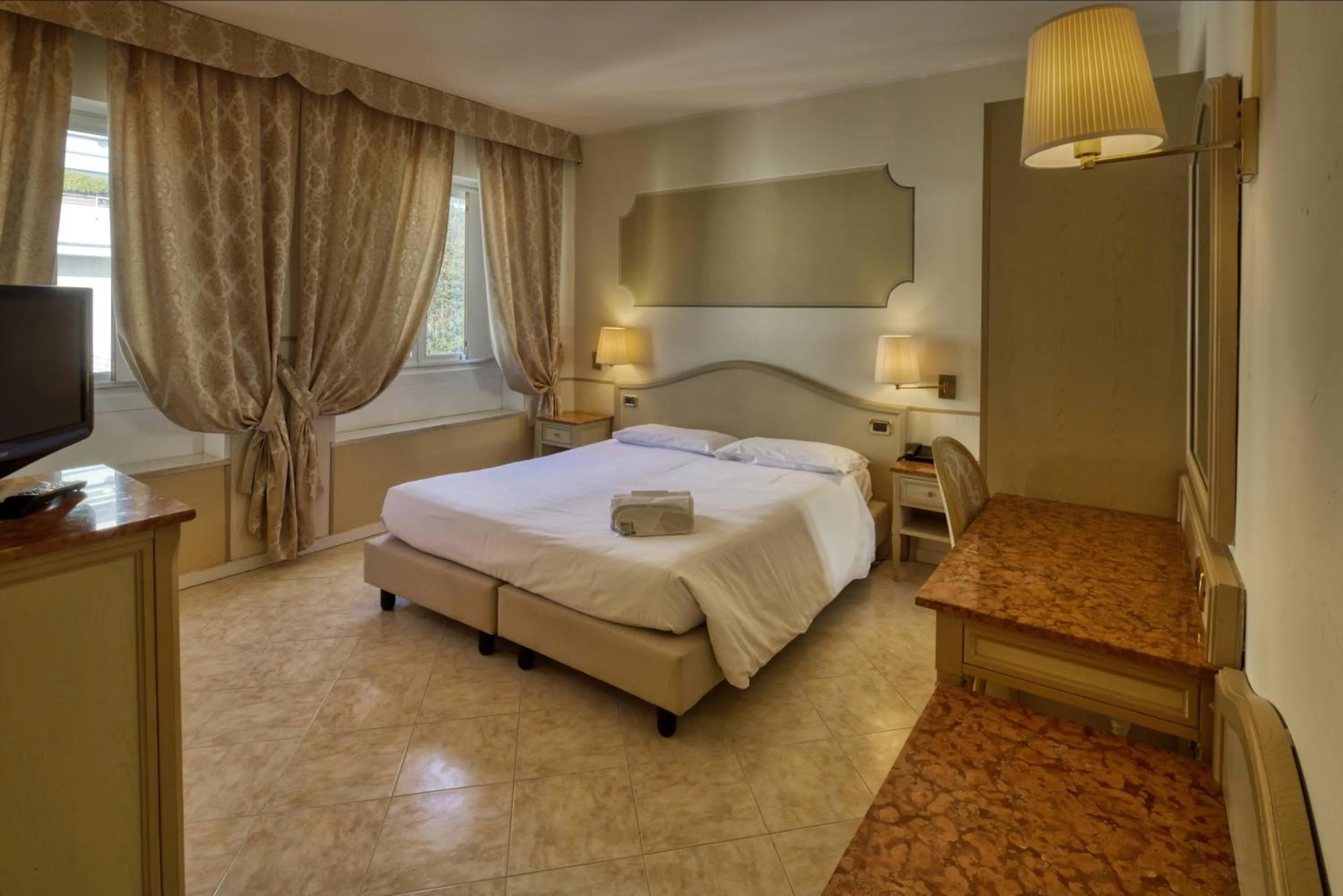 Bedroom, Bed in Ena Hotel