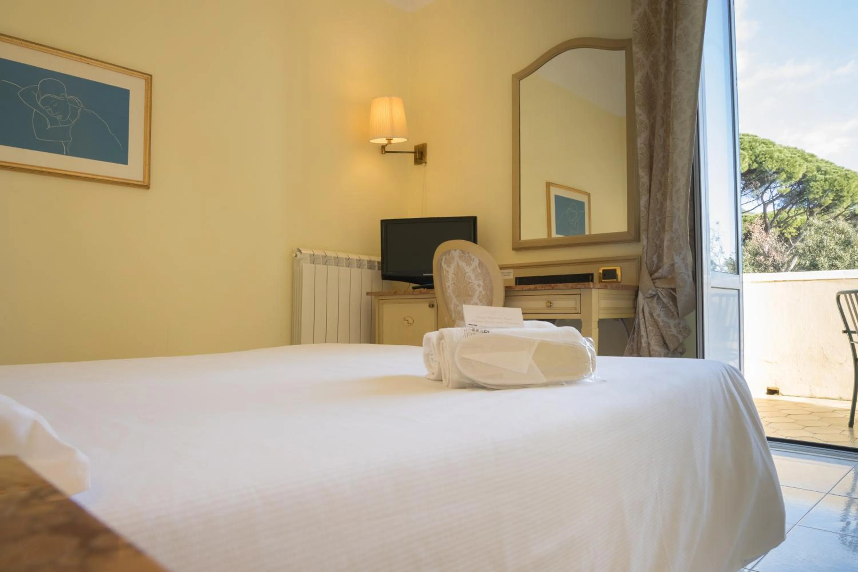 Bedroom, Bed in Ena Hotel