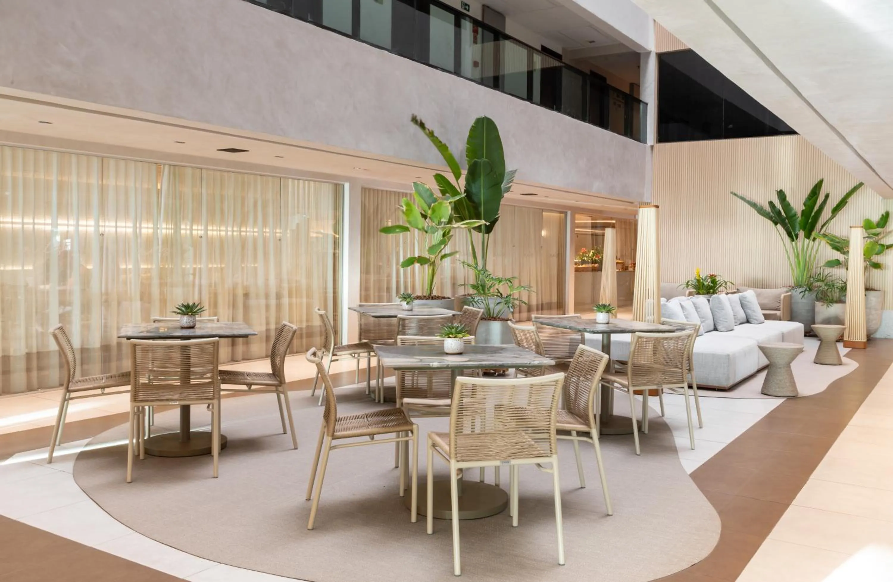 Lounge or bar in Ritz Suites Grand Hotel Boutique