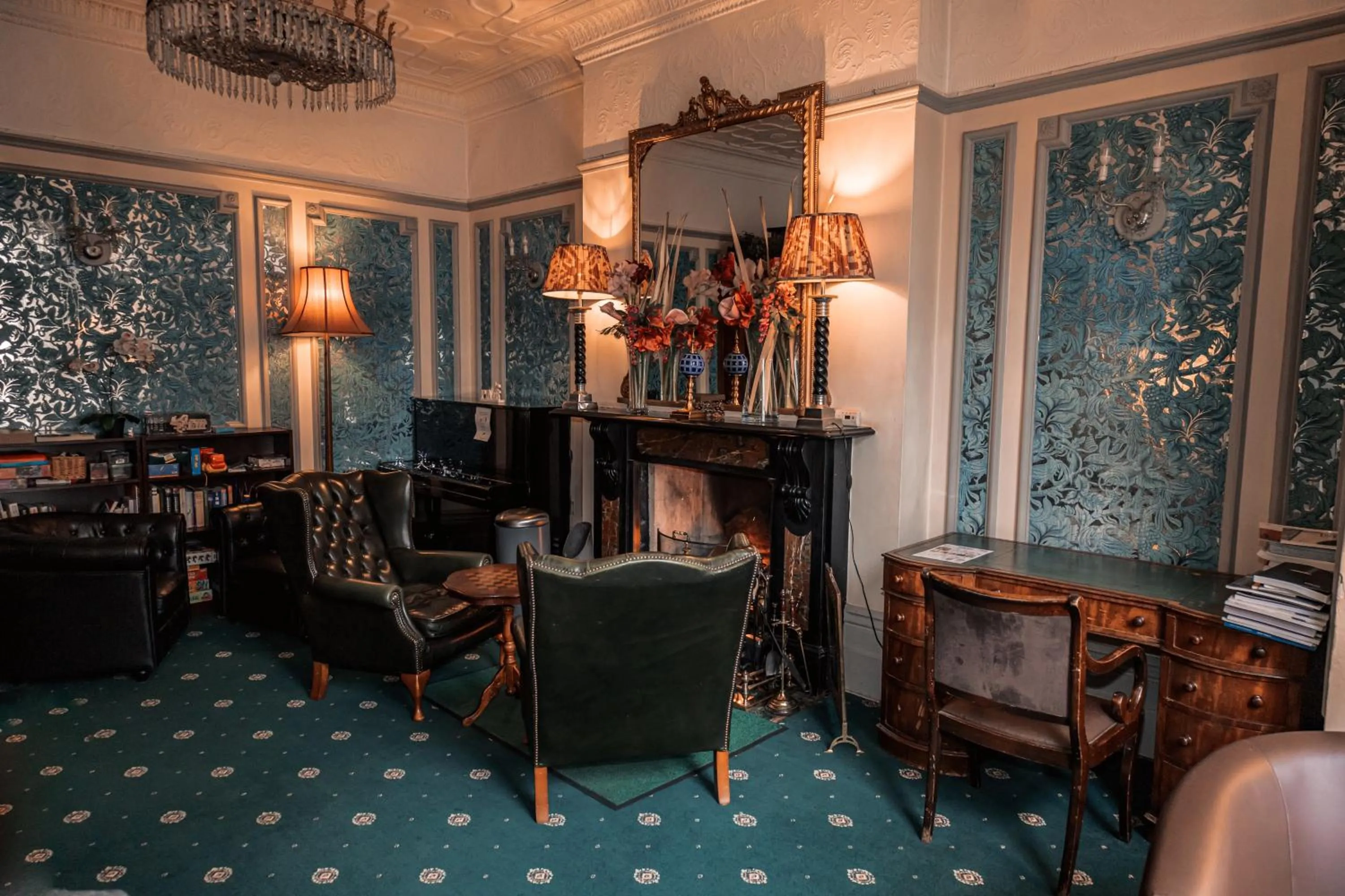 London Visitors Hotel