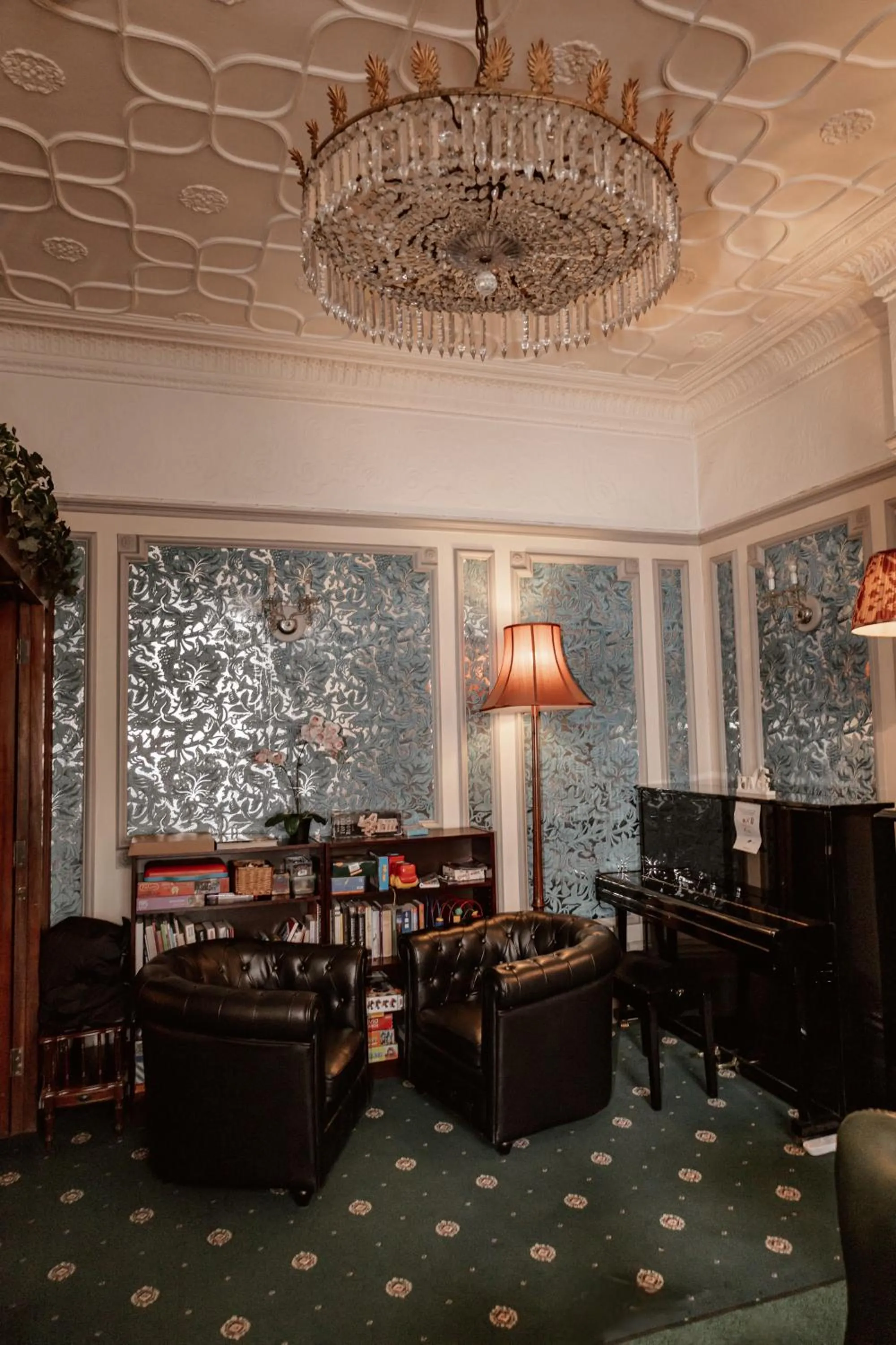 London Visitors Hotel