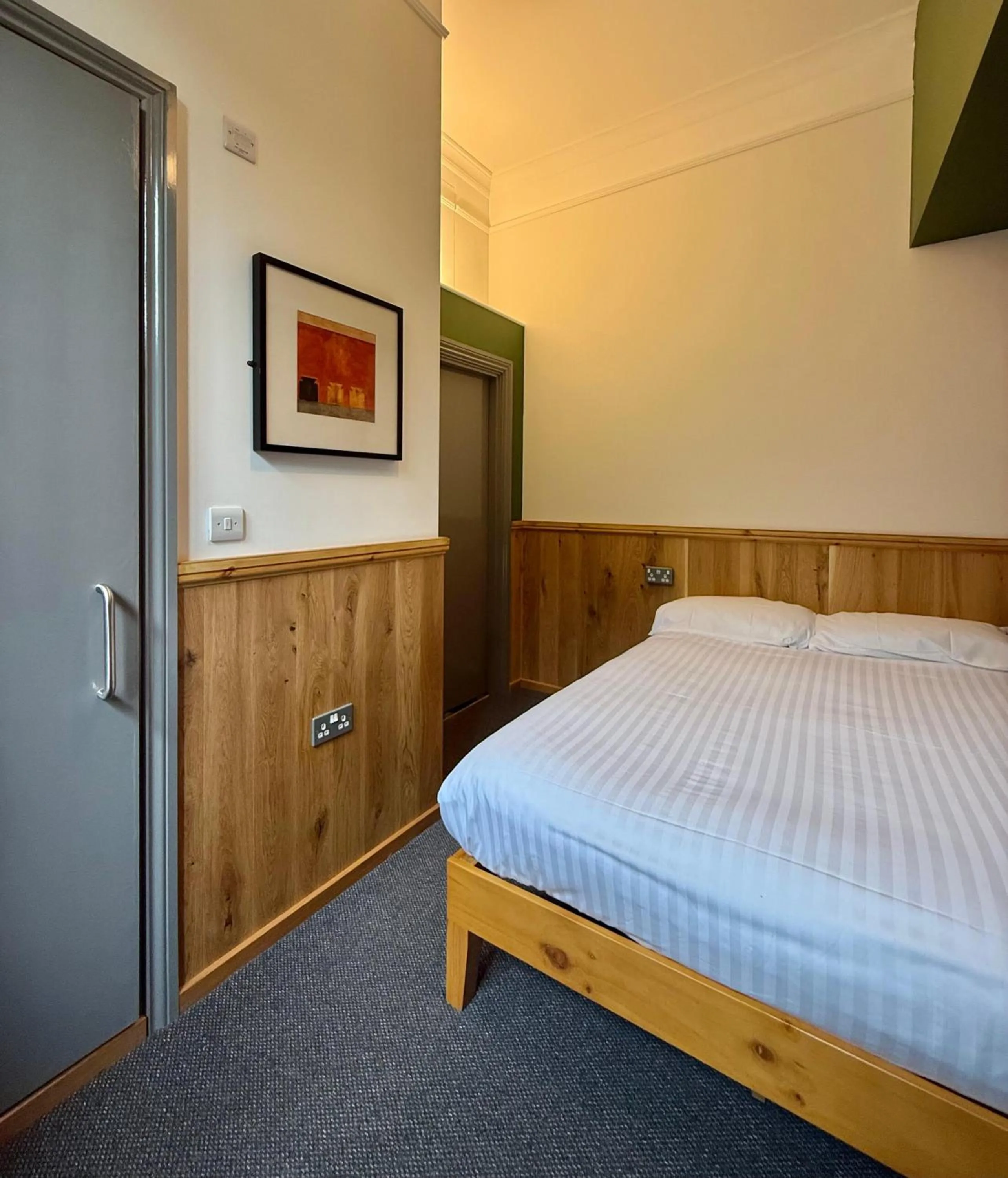 Bed in London Visitors Hotel