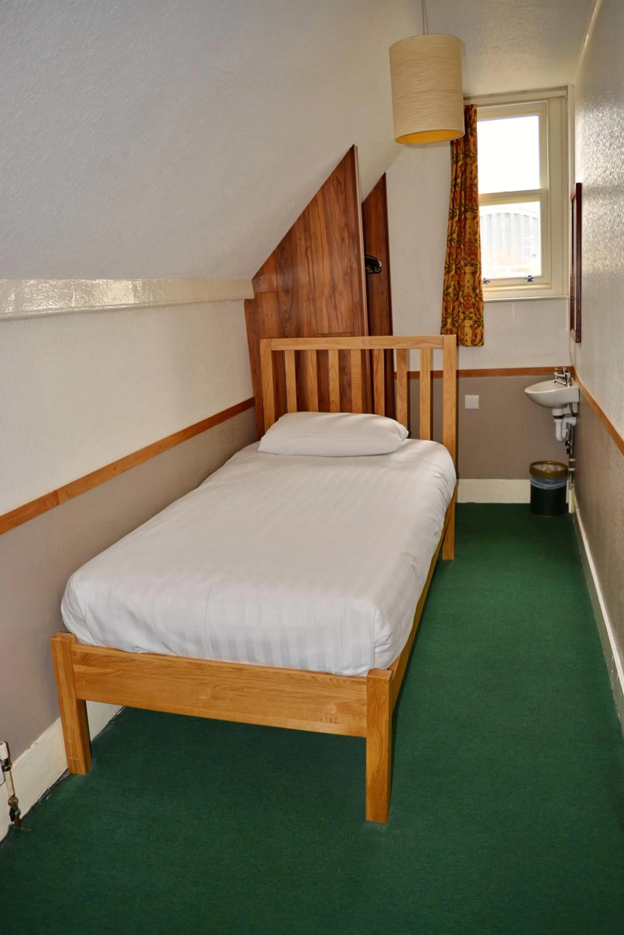 Bed in London Visitors Hotel