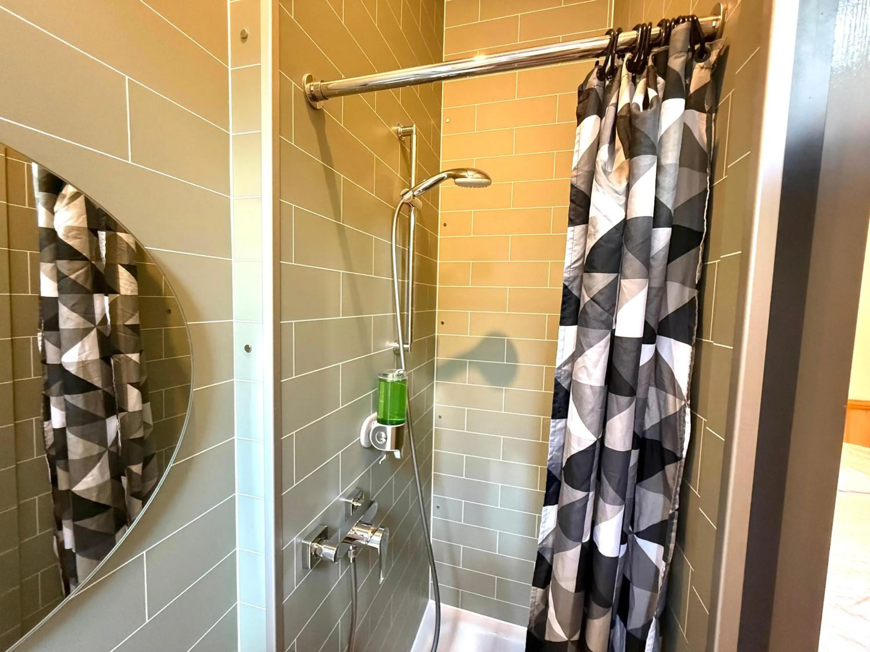 London Visitors Hotel