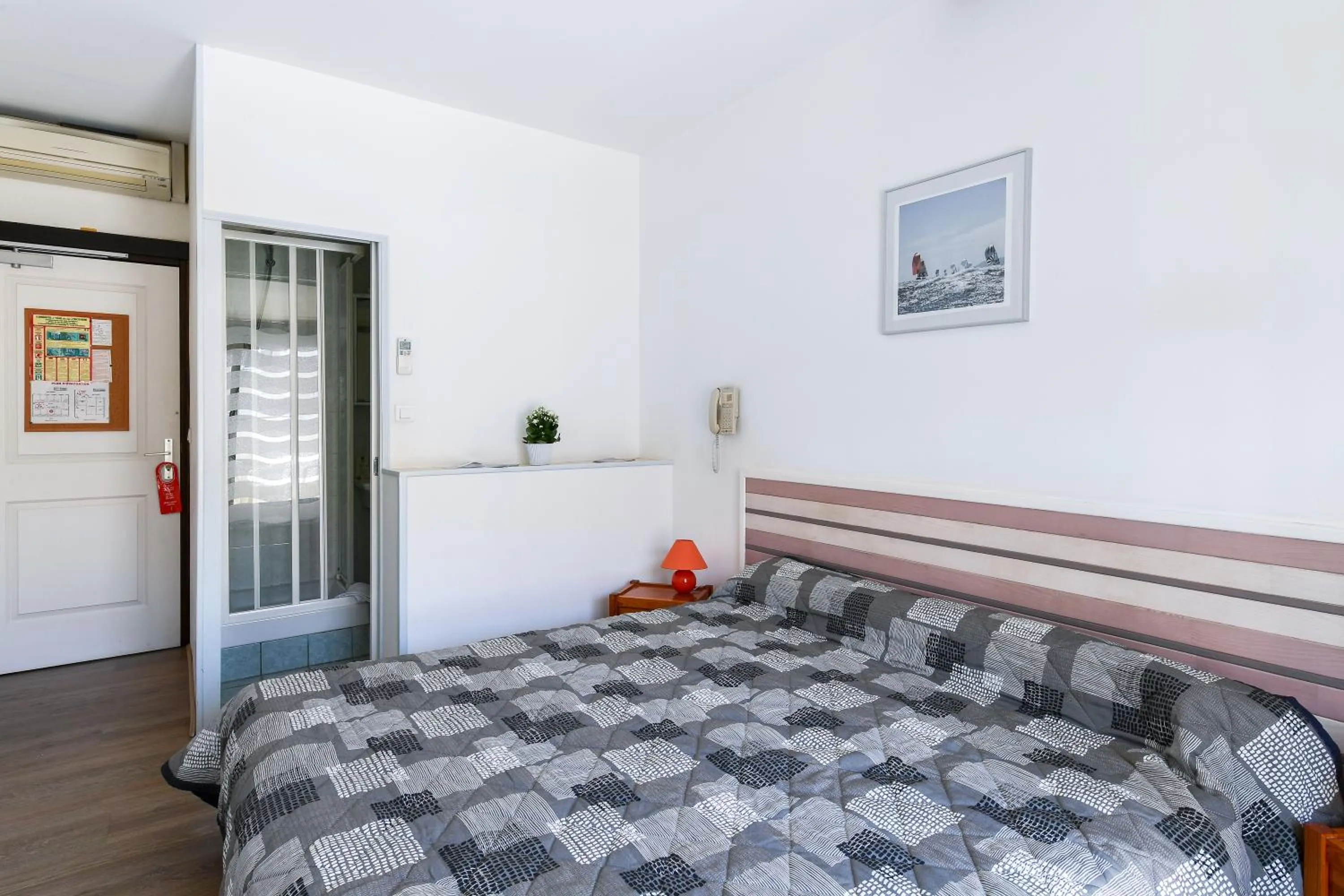 Bedroom, Bed in Le Preconil