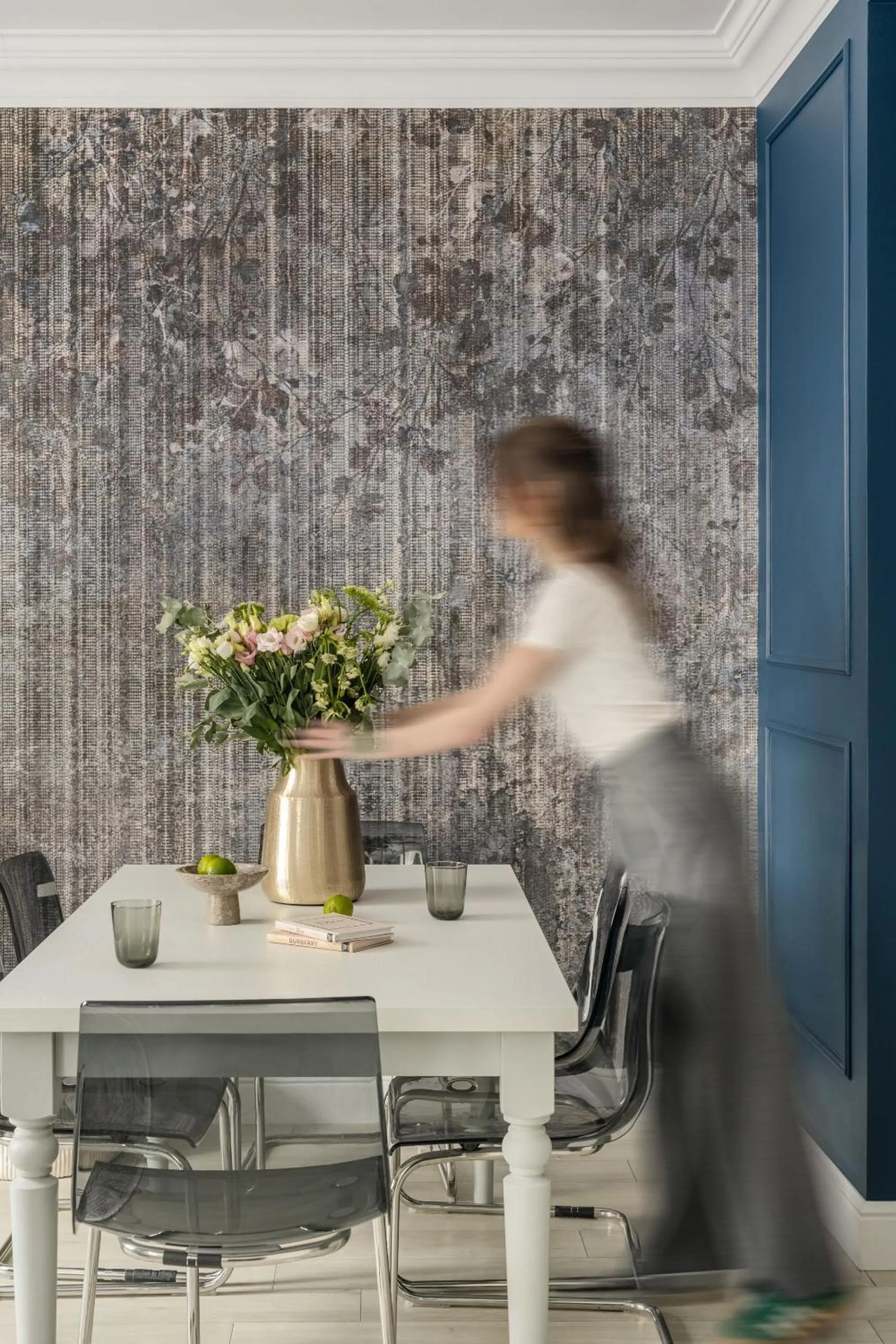 People in District17 - LoftAffair Collection