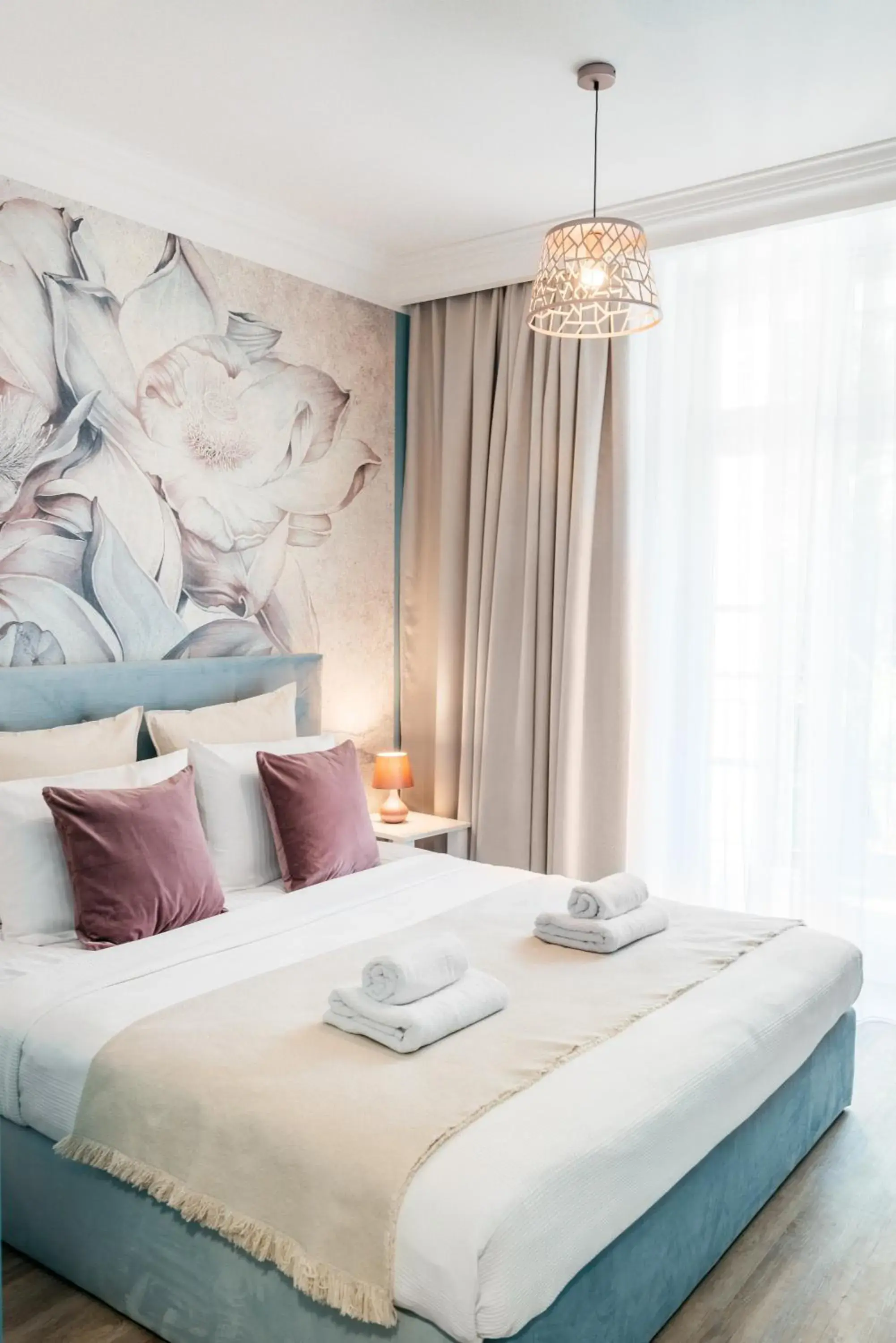 "Miami Beach" apartment with balcony and fireplace in District17 - LoftAffair Collection "Miami Beach" apartment with balcony and fireplace in District17 - LoftAffair Collection