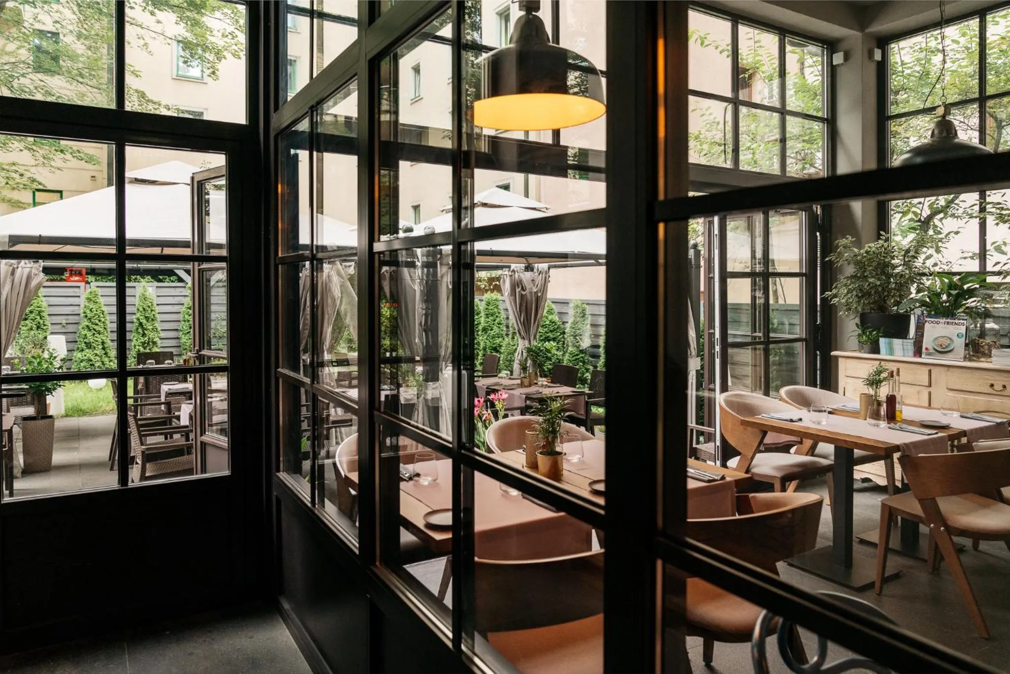 Restaurant/places to eat in District17 - LoftAffair Collection