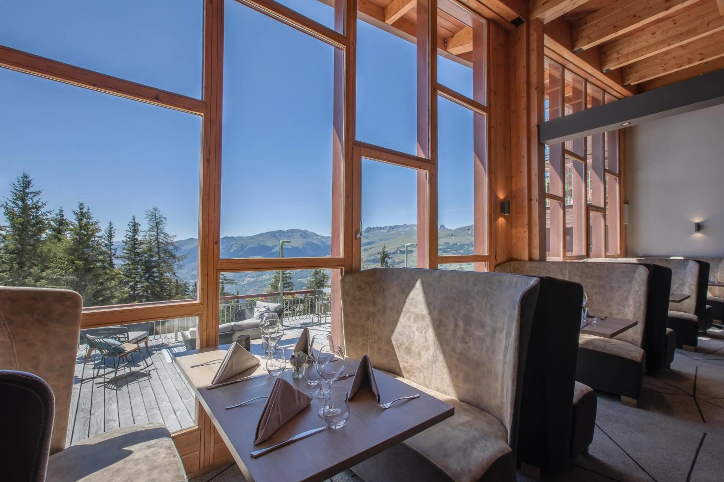 Restaurant/places to eat in Altezza - Arc 1800 Hotel & Spa - ex Mercure