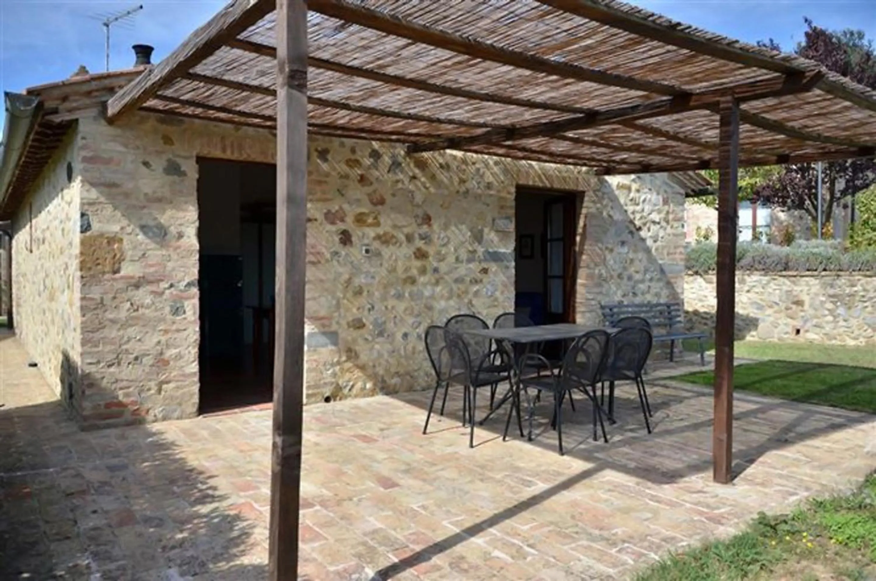 Property building in Le Rocche Di Valiano
