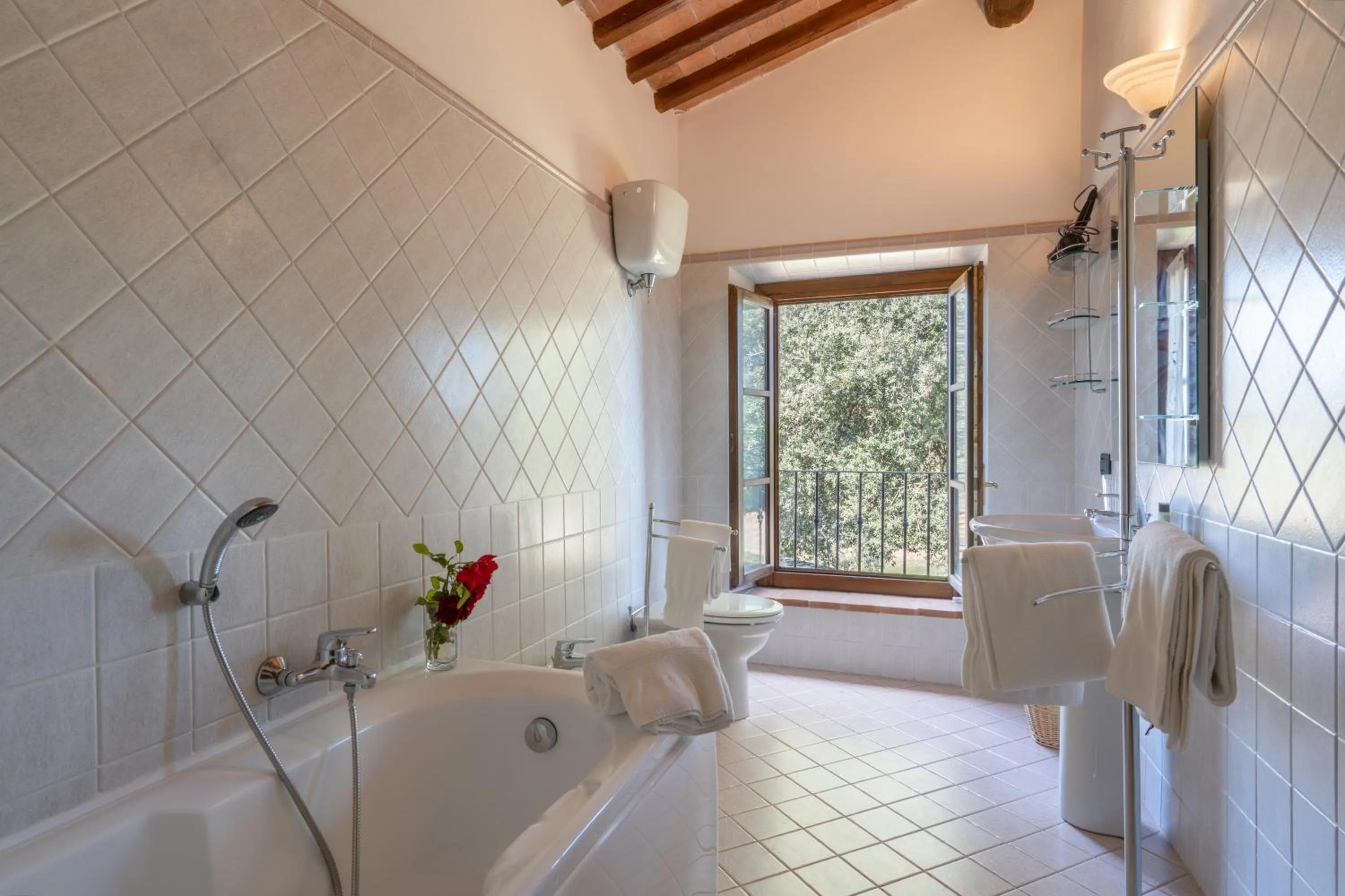 Bathroom in Le Rocche Di Valiano
