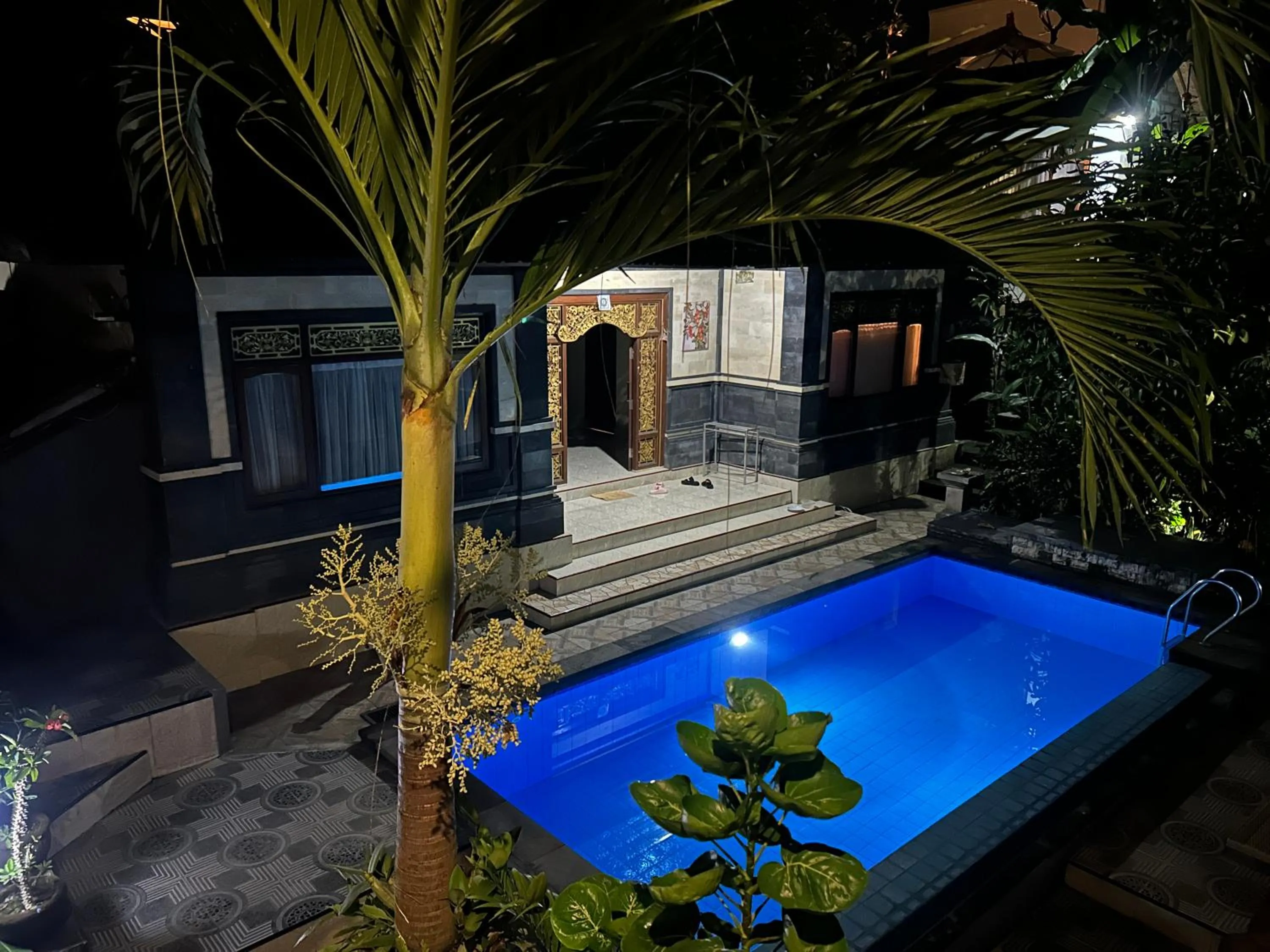 Swimming pool in Balimas Guest House