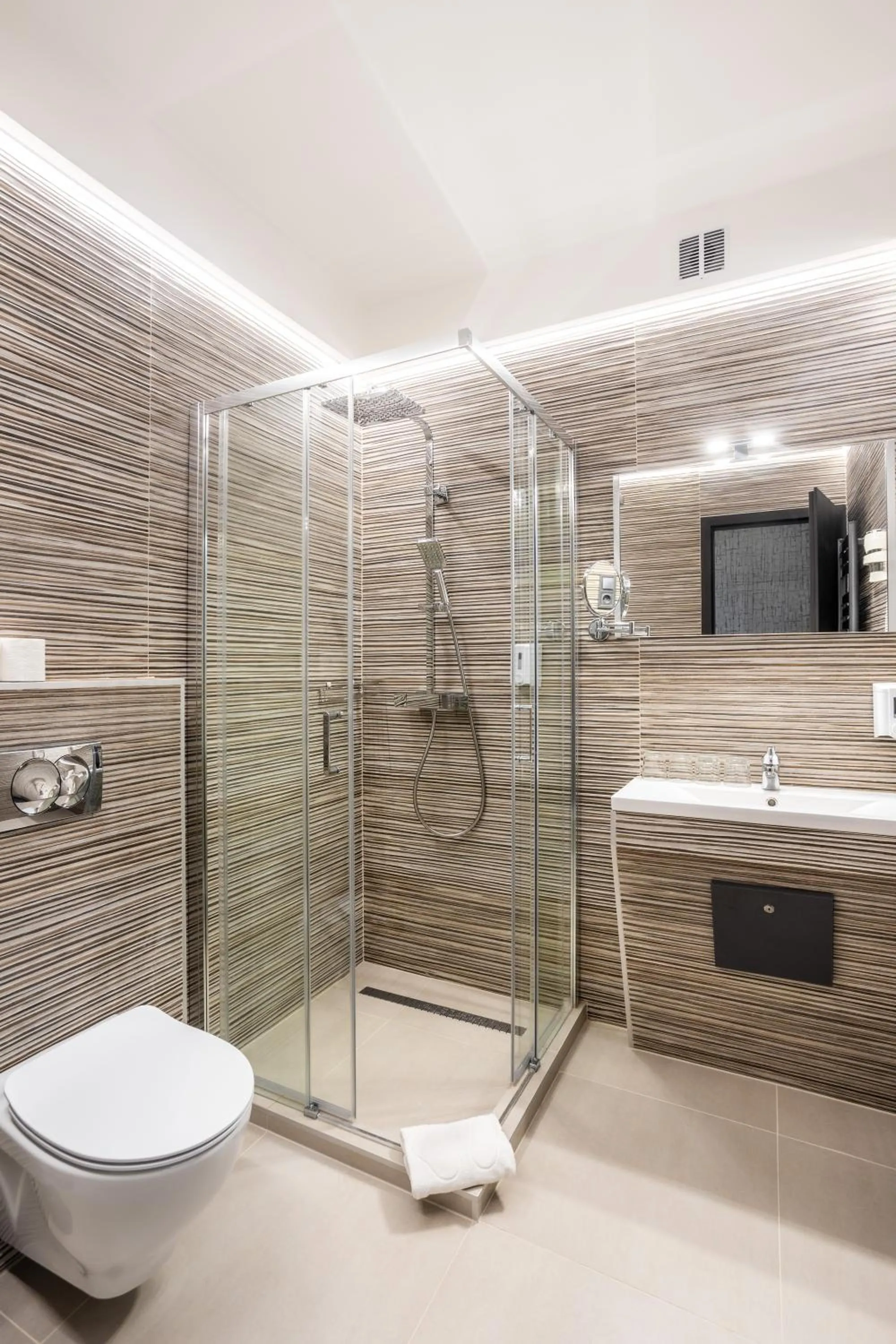 Shower in Thermal Hotel Garden