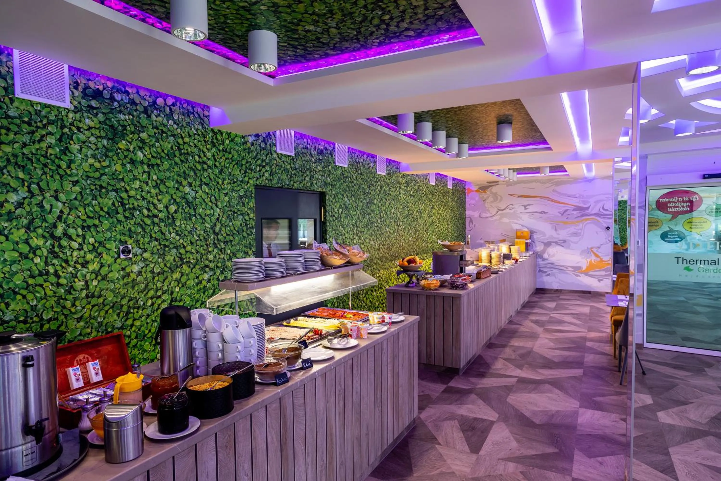 Restaurant/places to eat in Thermal Hotel Garden