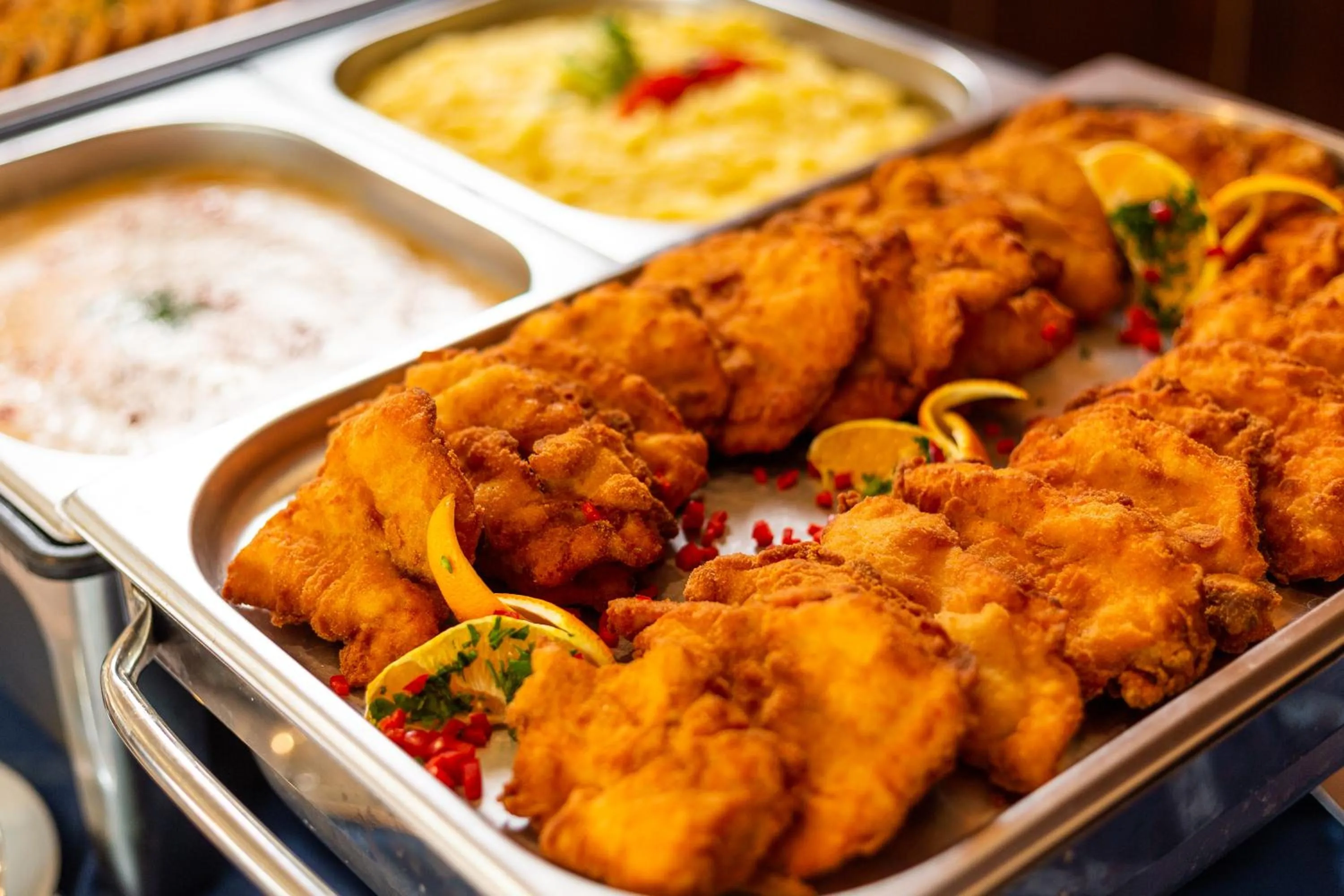 Restaurant/places to eat in Thermal Hotel Garden