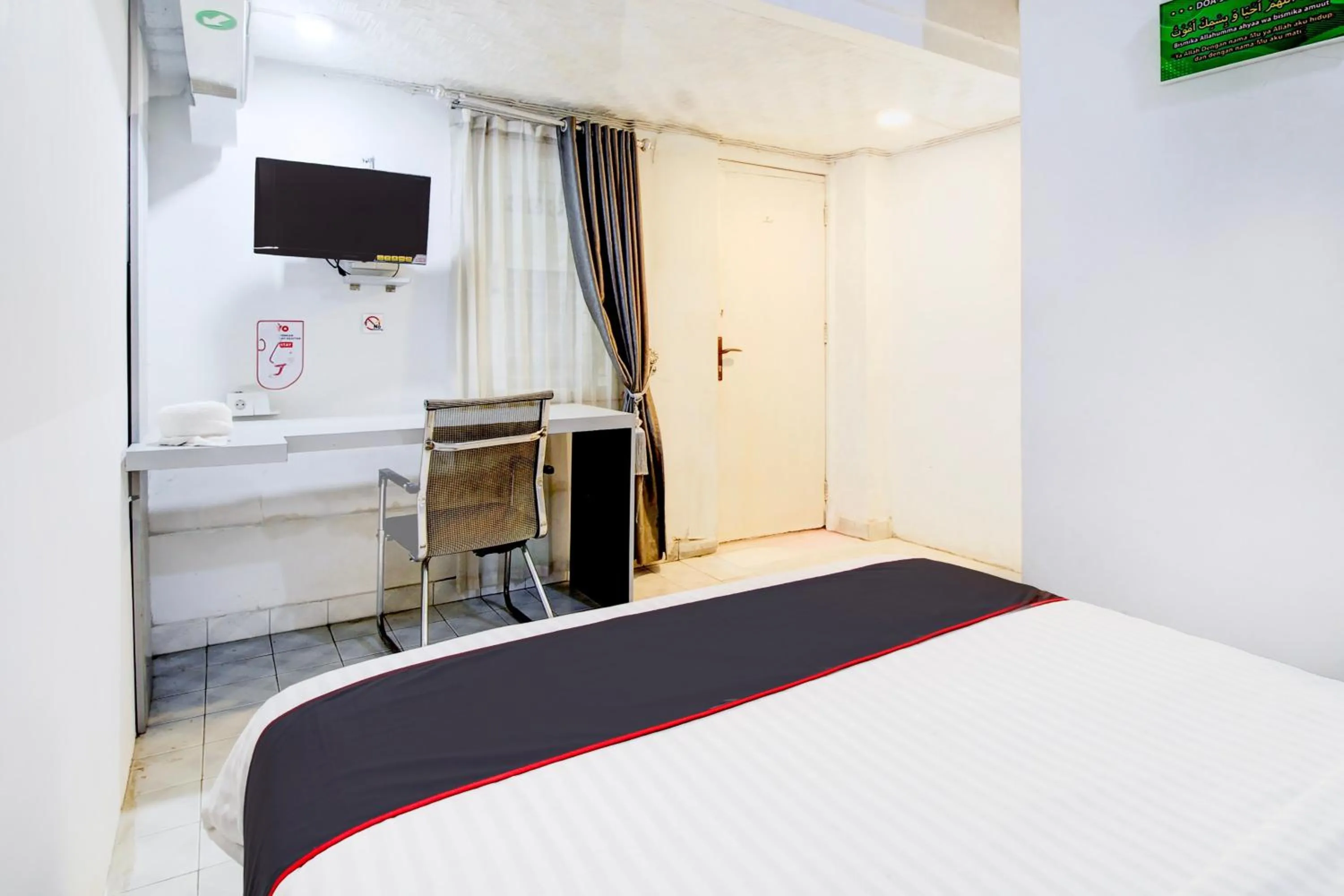 Bedroom, Bed in Hotel O Jalan Jenderal Sudirman Near Imam Bonjol Square