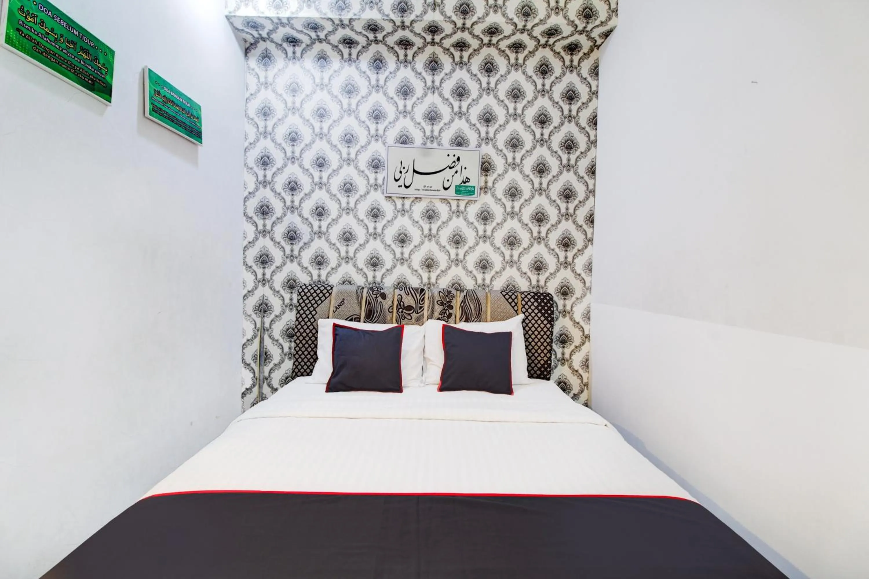 Bedroom, Bed in Hotel O Jalan Jenderal Sudirman Near Imam Bonjol Square