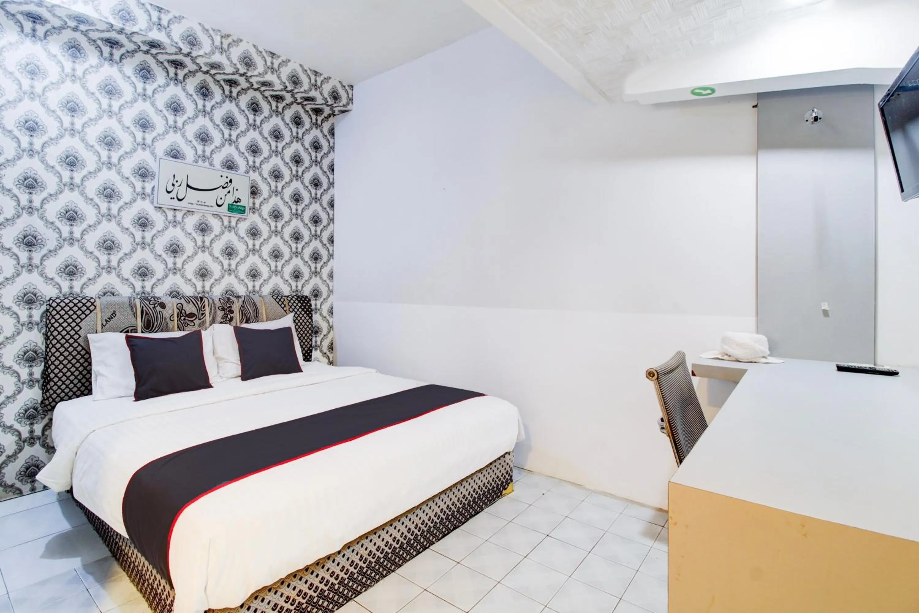 Bedroom, Bed in Hotel O Jalan Jenderal Sudirman Near Imam Bonjol Square