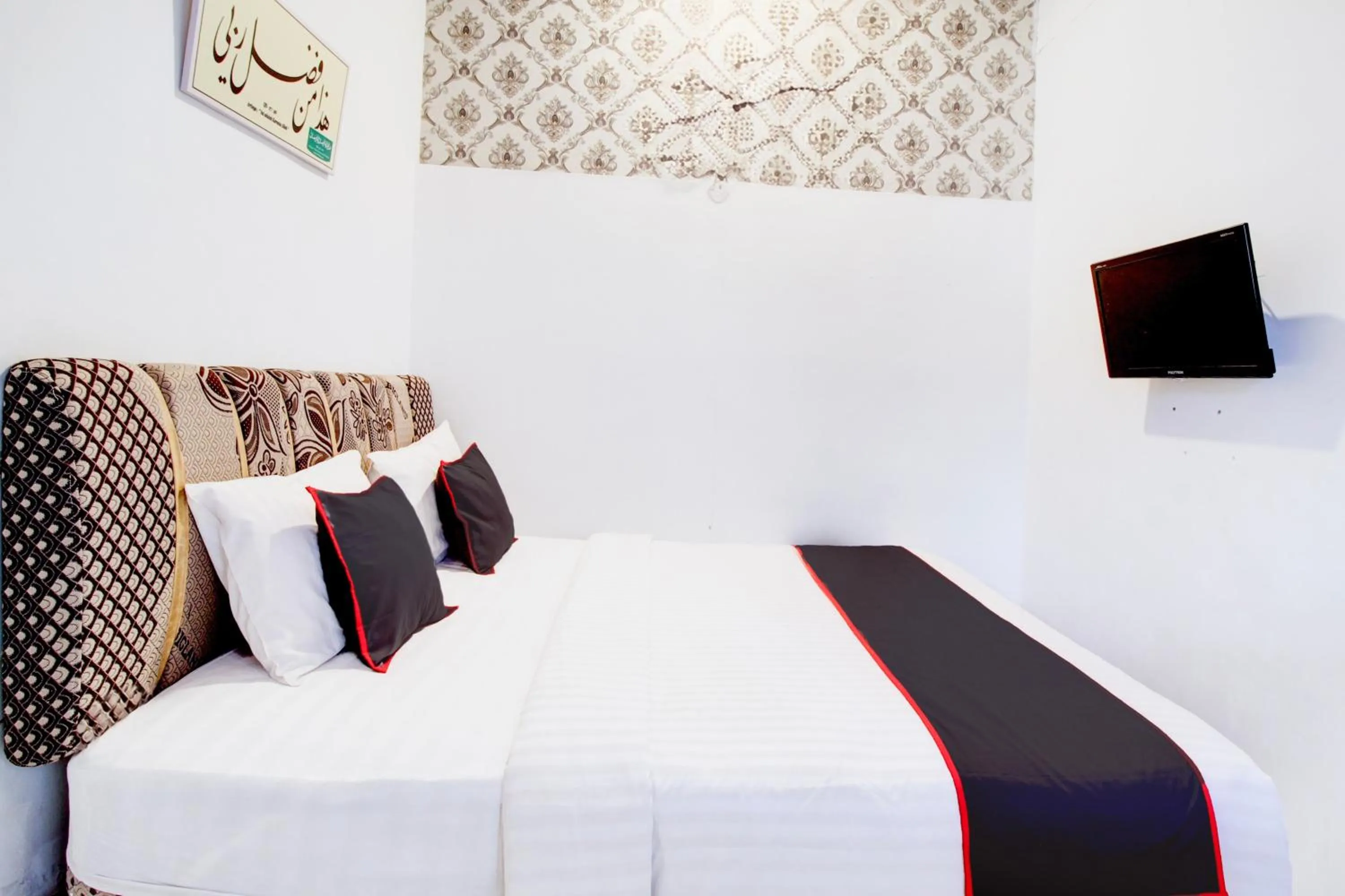 Bedroom, Bed in Hotel O Jalan Jenderal Sudirman Near Imam Bonjol Square