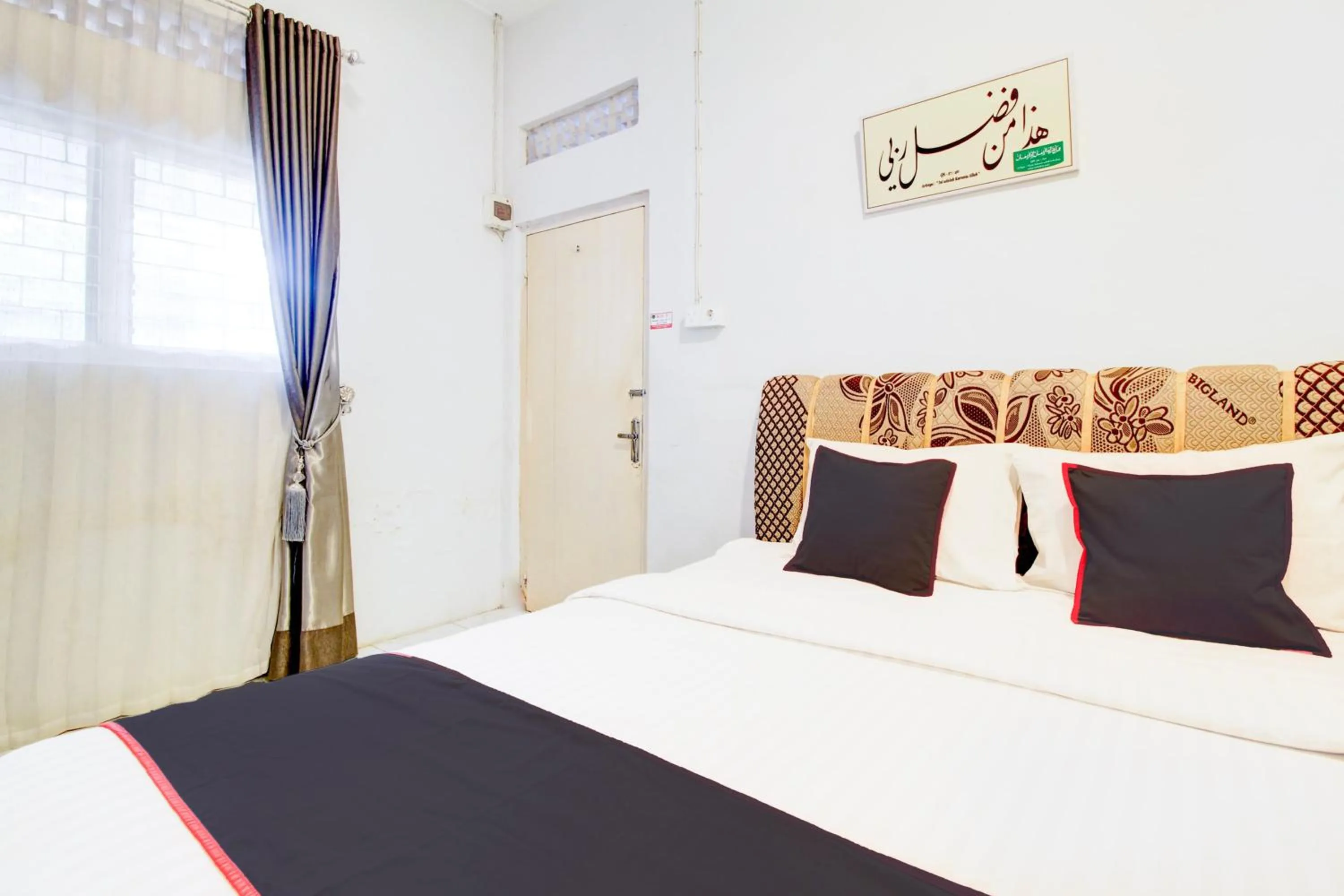 Bedroom, Bed in Hotel O Jalan Jenderal Sudirman Near Imam Bonjol Square