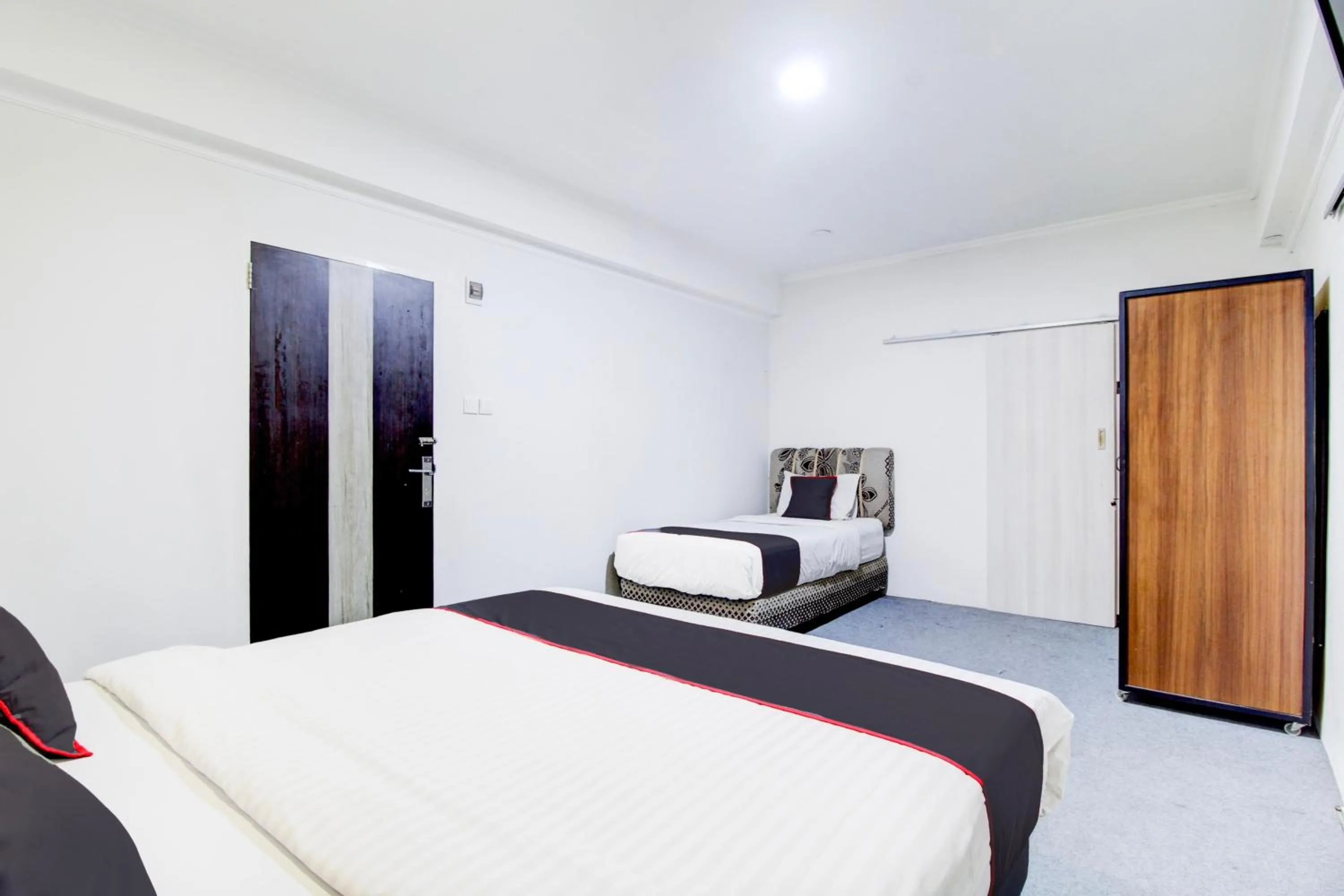 Bedroom, Bed in Hotel O Jalan Jenderal Sudirman Near Imam Bonjol Square