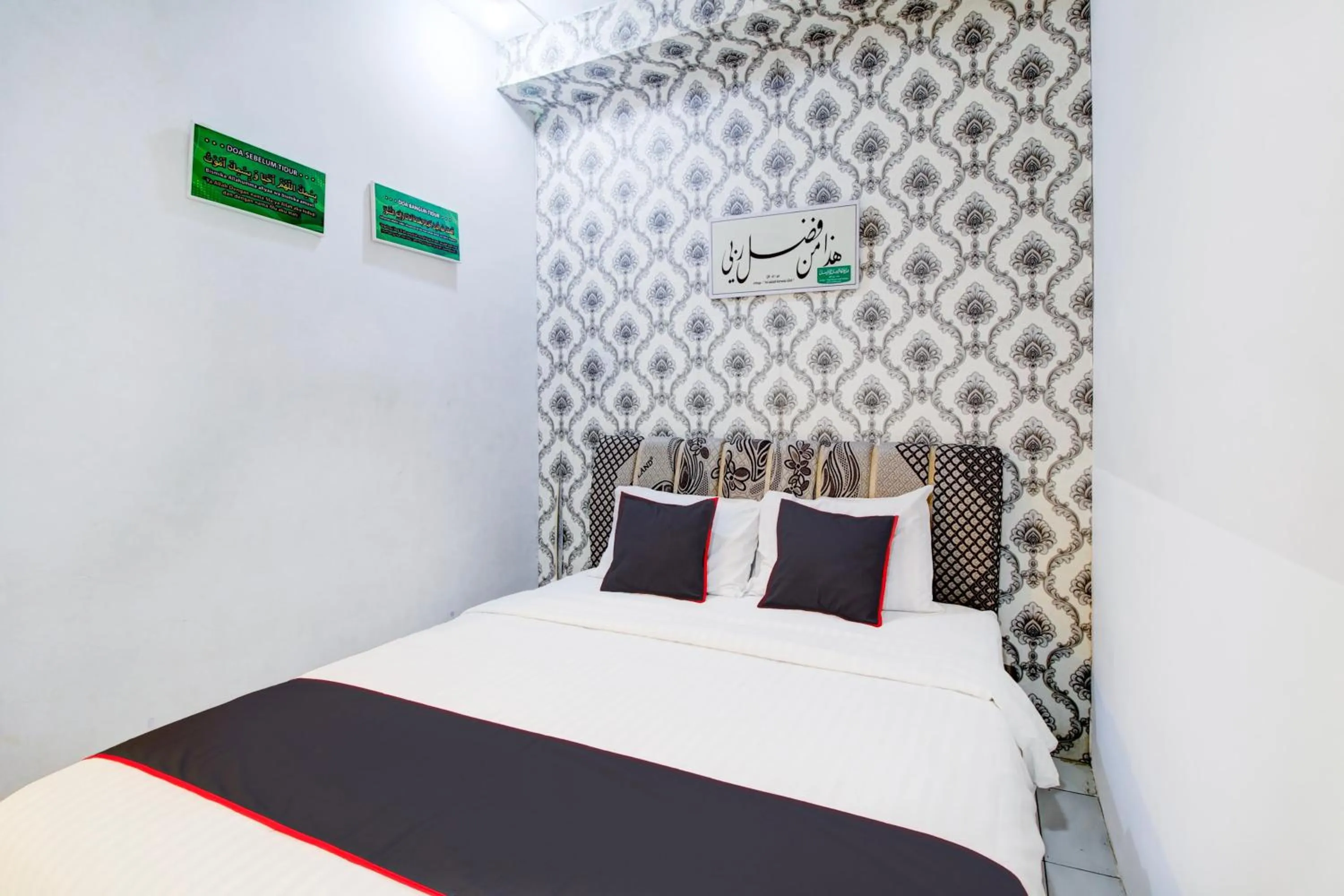 Bedroom, Bed in Hotel O Jalan Jenderal Sudirman Near Imam Bonjol Square