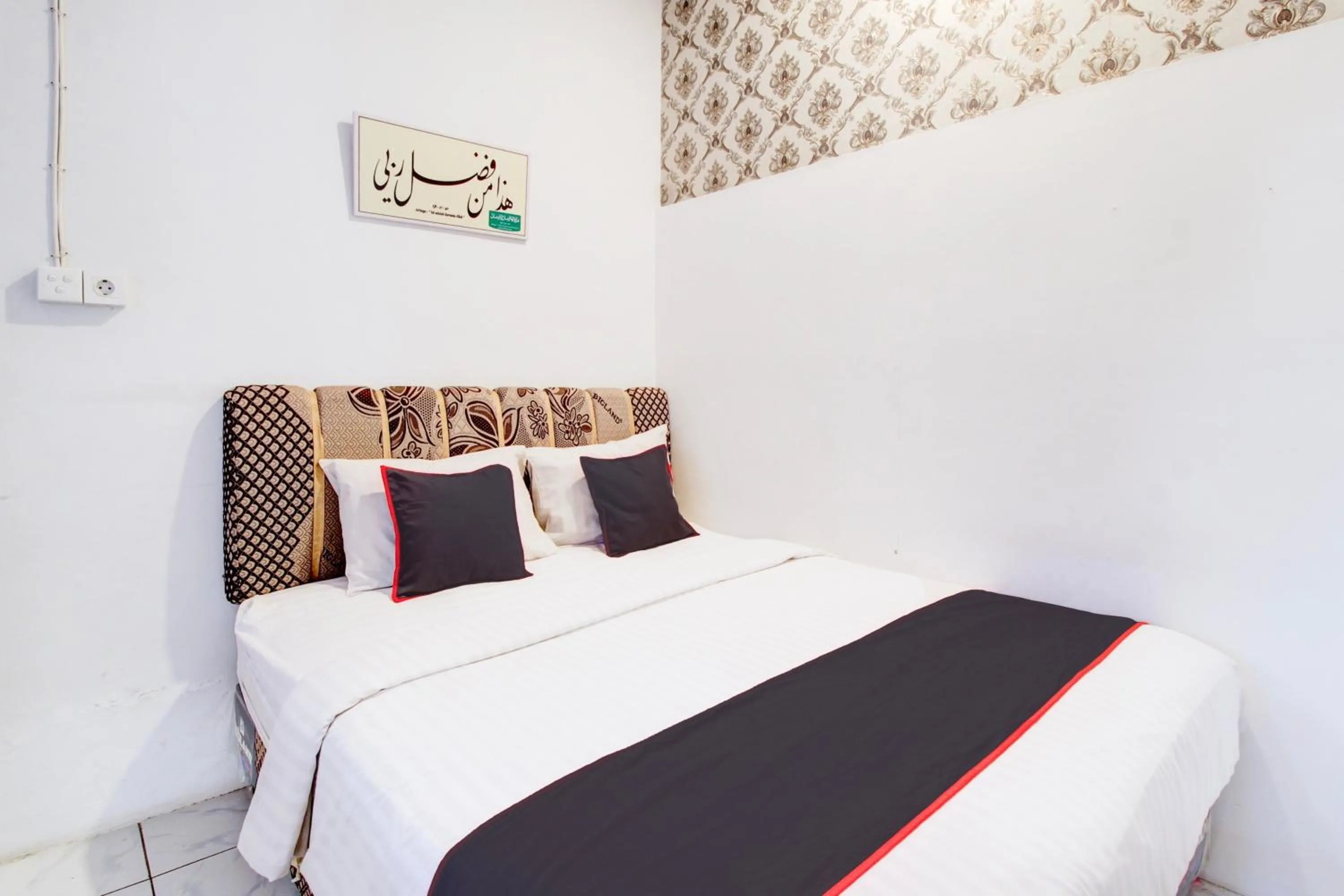 Bedroom, Bed in Hotel O Jalan Jenderal Sudirman Near Imam Bonjol Square