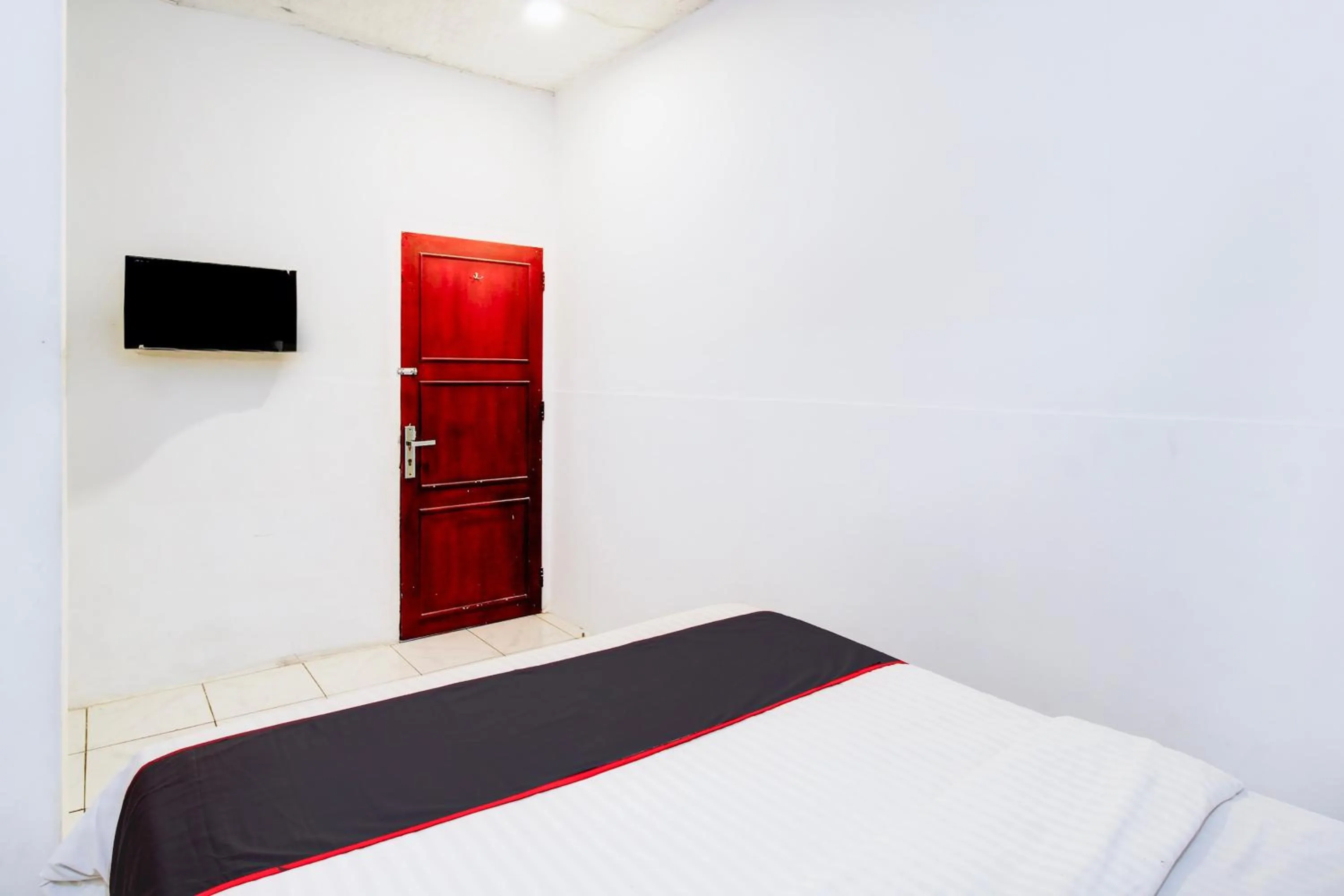 Bedroom, Bed in Hotel O Jalan Jenderal Sudirman Near Imam Bonjol Square