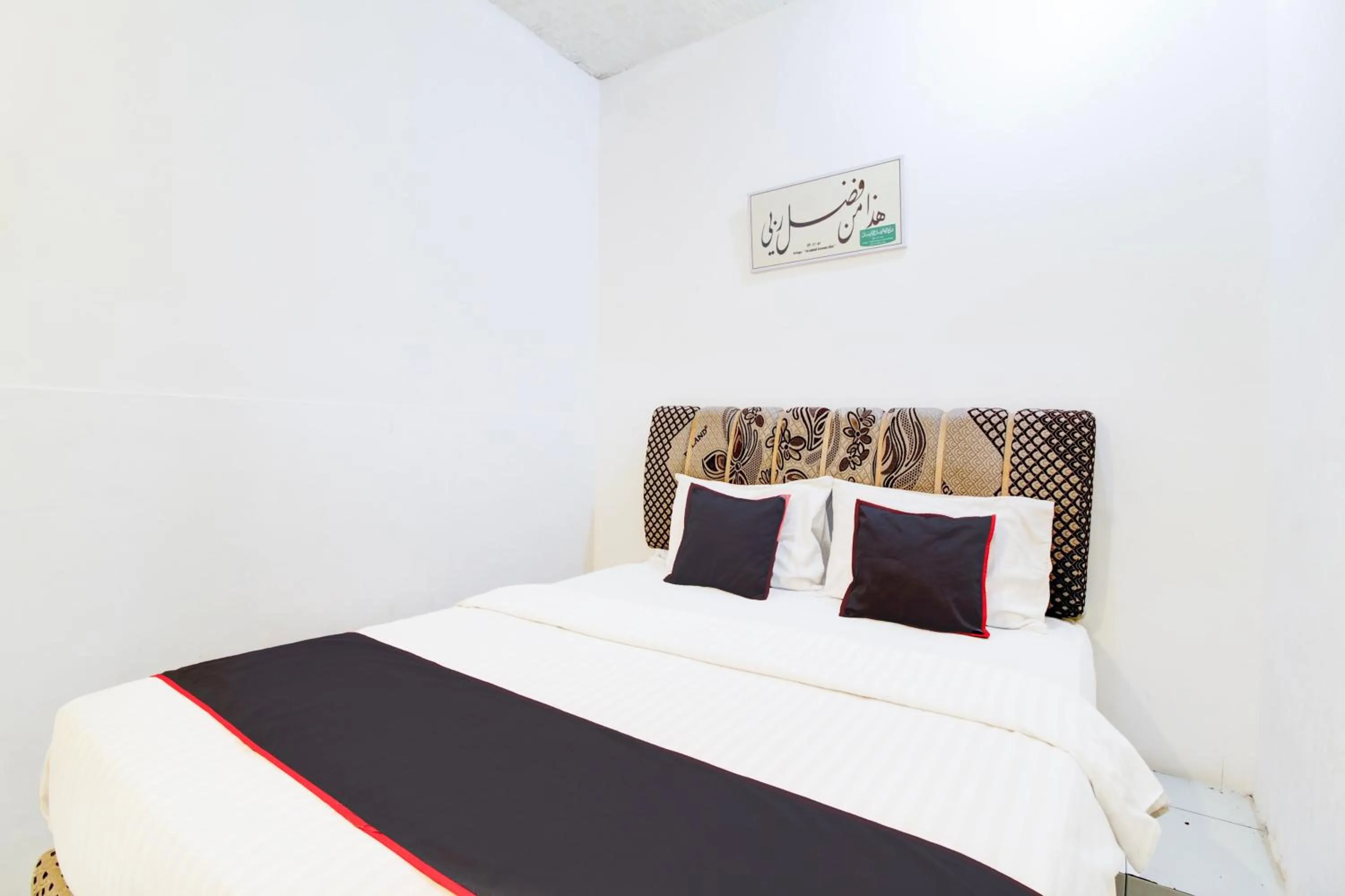 Bedroom, Bed in Hotel O Jalan Jenderal Sudirman Near Imam Bonjol Square