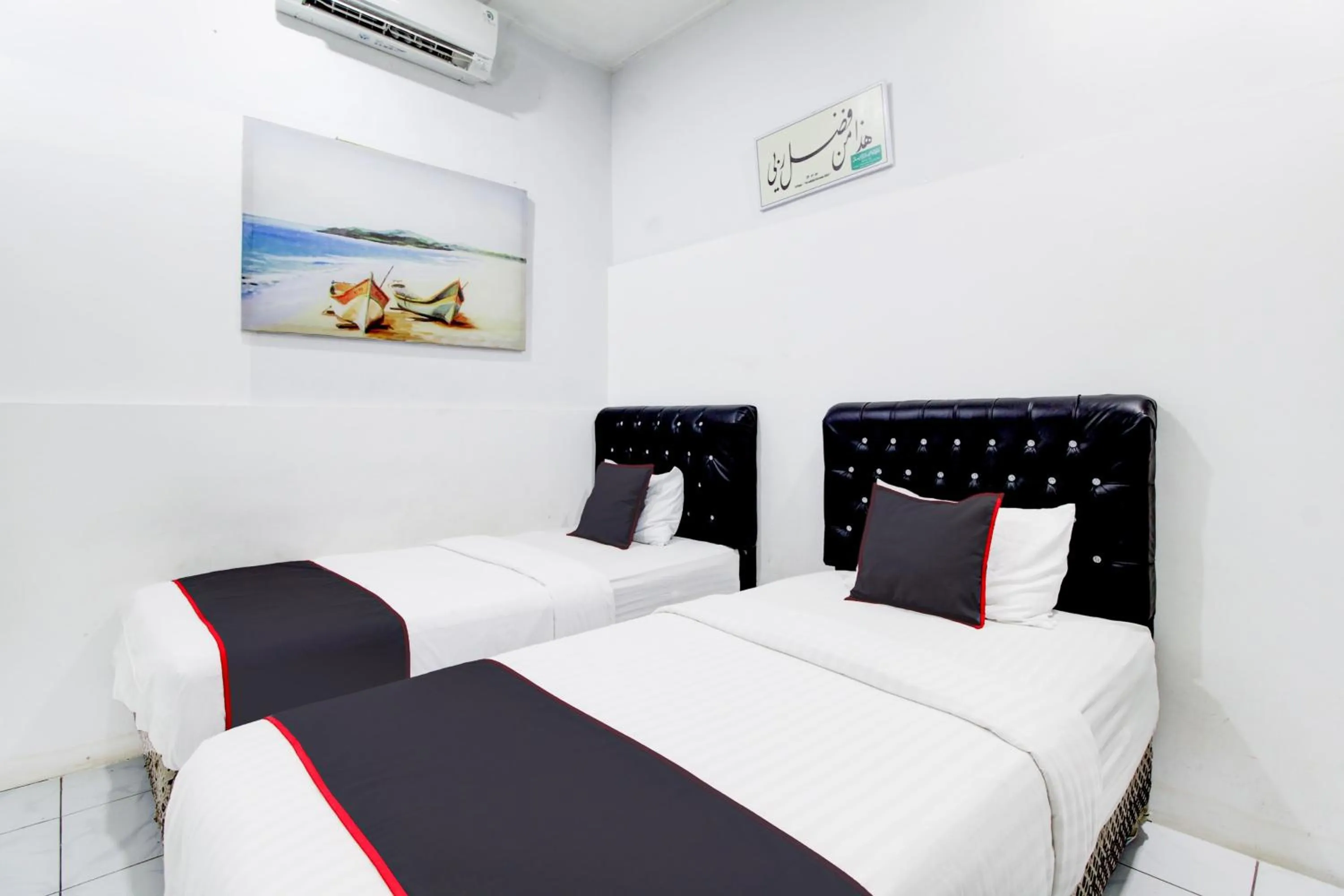 Bedroom, Bed in Hotel O Jalan Jenderal Sudirman Near Imam Bonjol Square