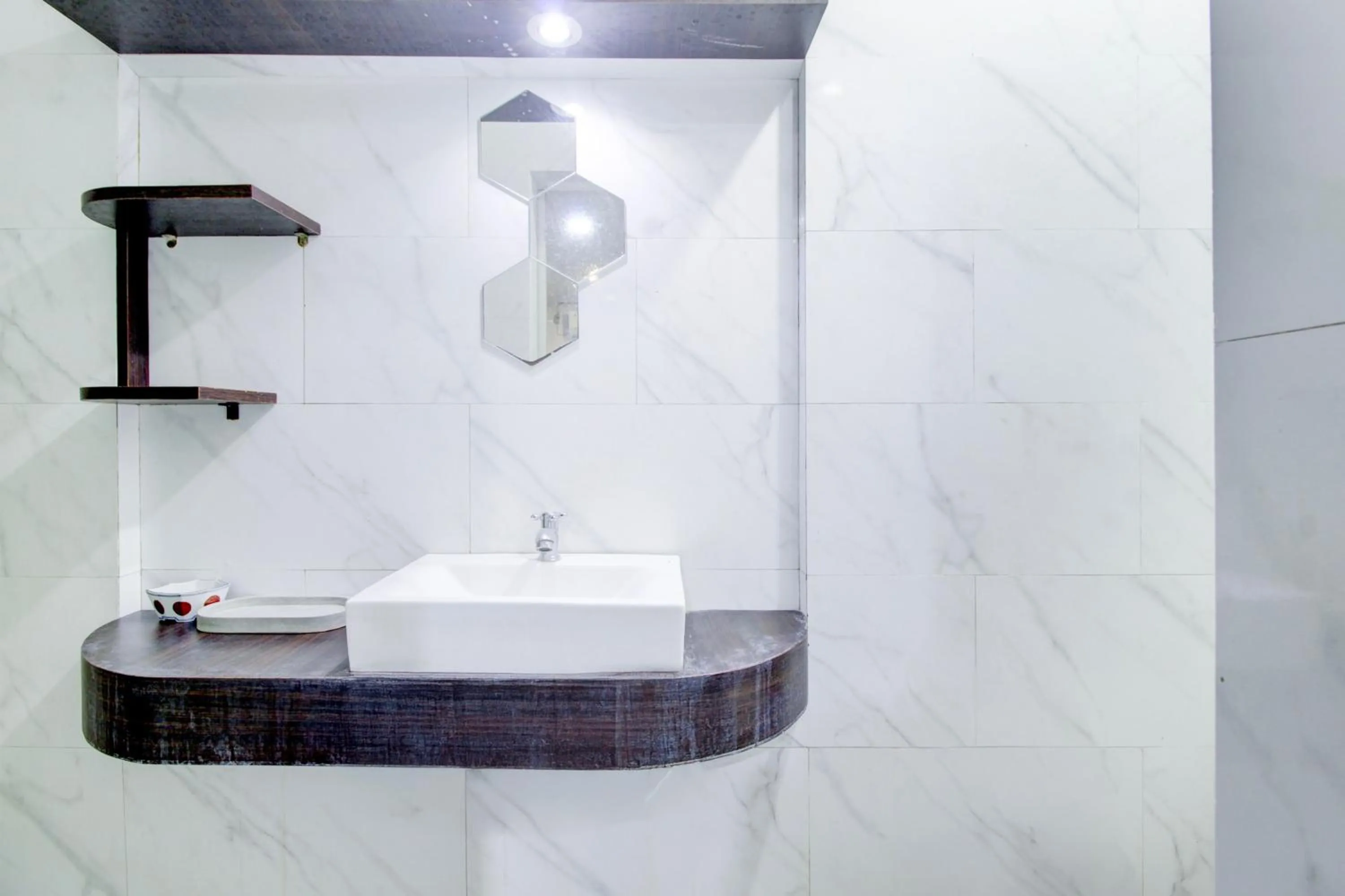 Bathroom in Hotel O Jalan Jenderal Sudirman Near Imam Bonjol Square