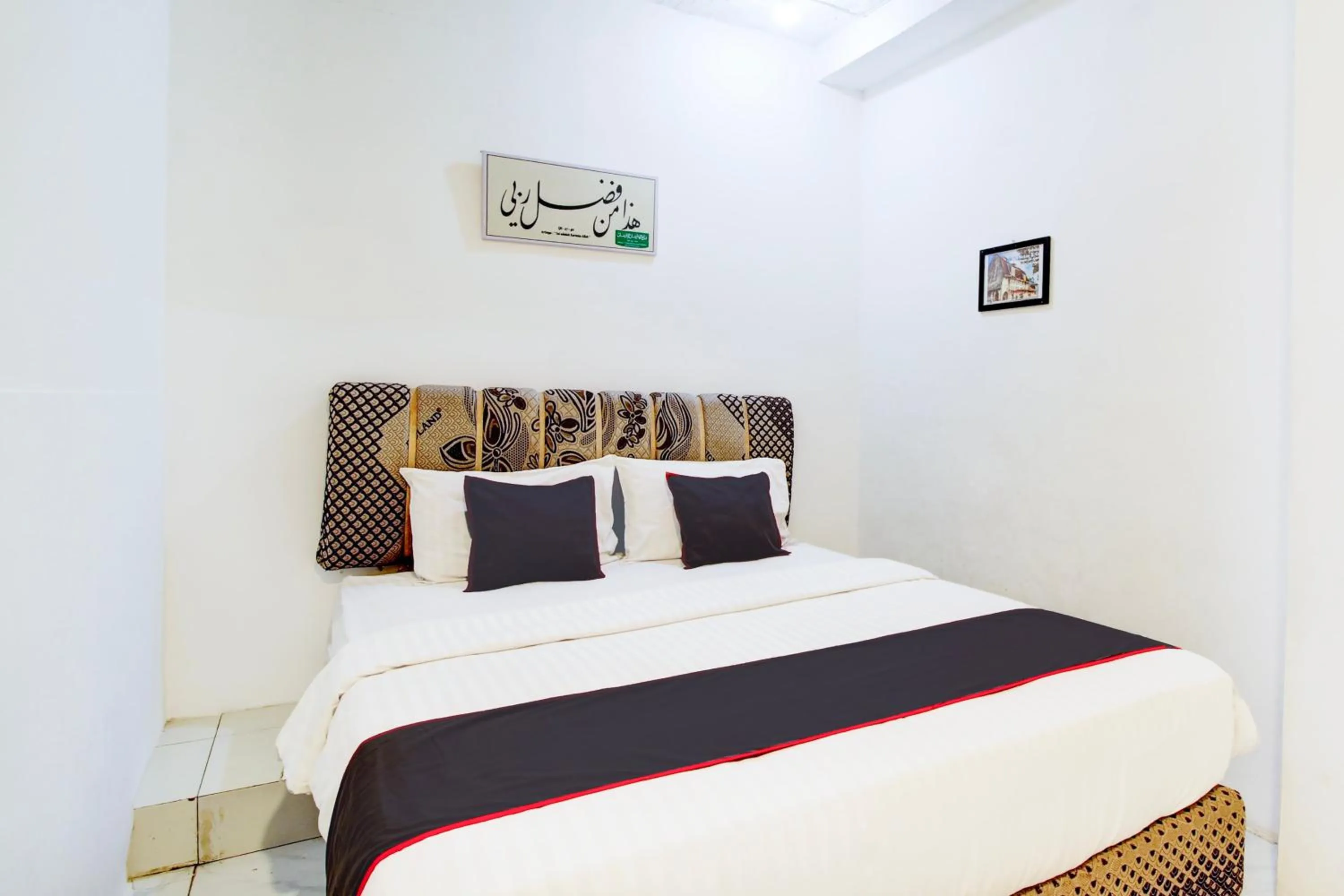 Bedroom, Bed in Hotel O Jalan Jenderal Sudirman Near Imam Bonjol Square