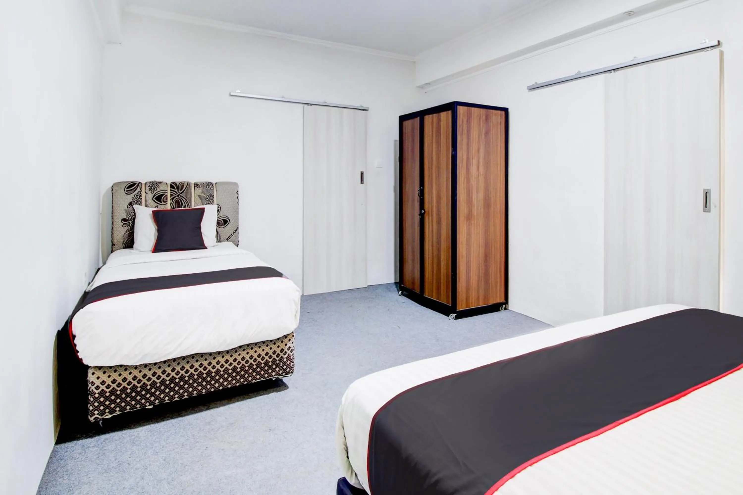 Bedroom, Bed in Hotel O Jalan Jenderal Sudirman Near Imam Bonjol Square