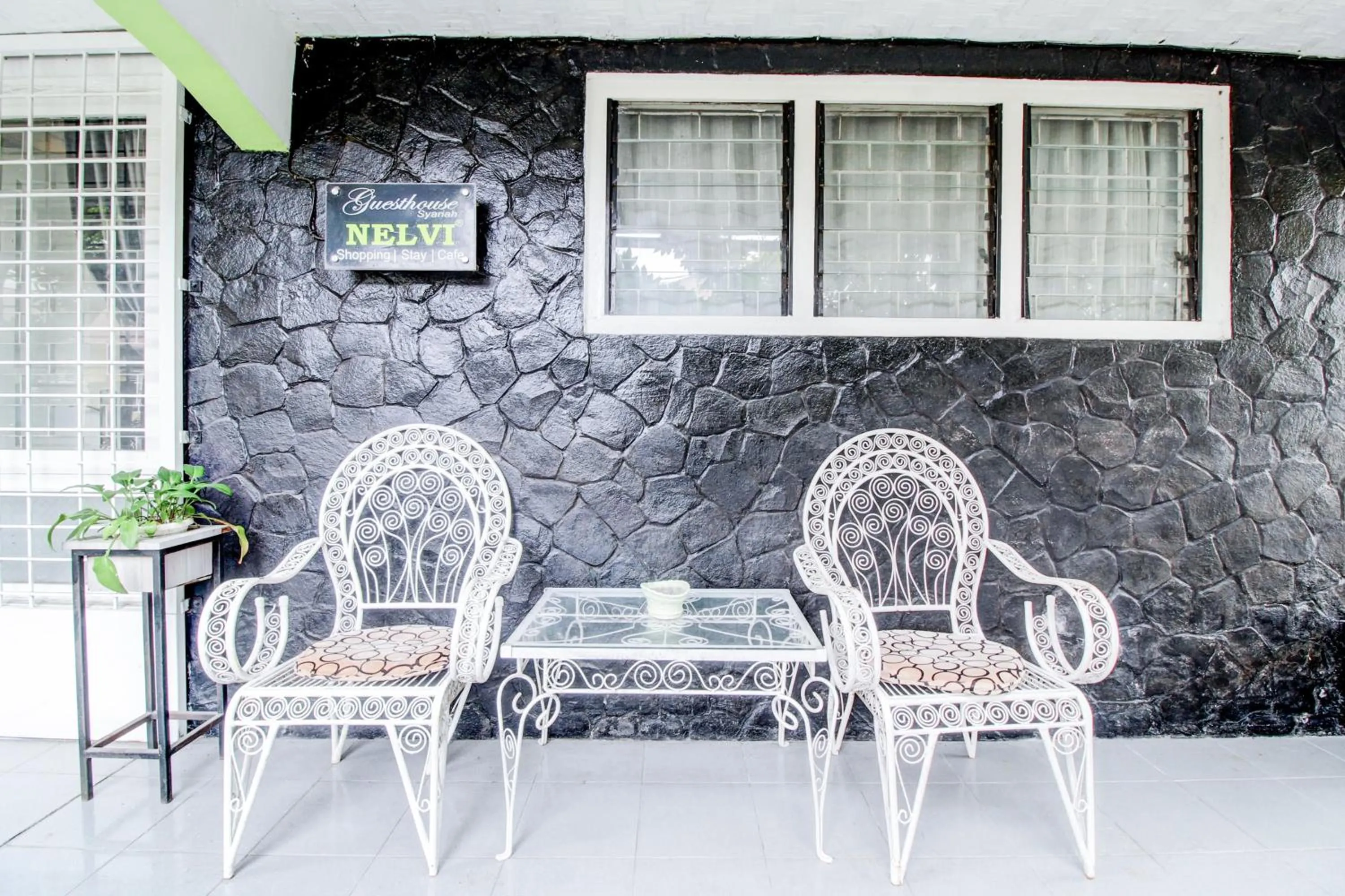 Lobby or reception in Hotel O Jalan Jenderal Sudirman Near Imam Bonjol Square