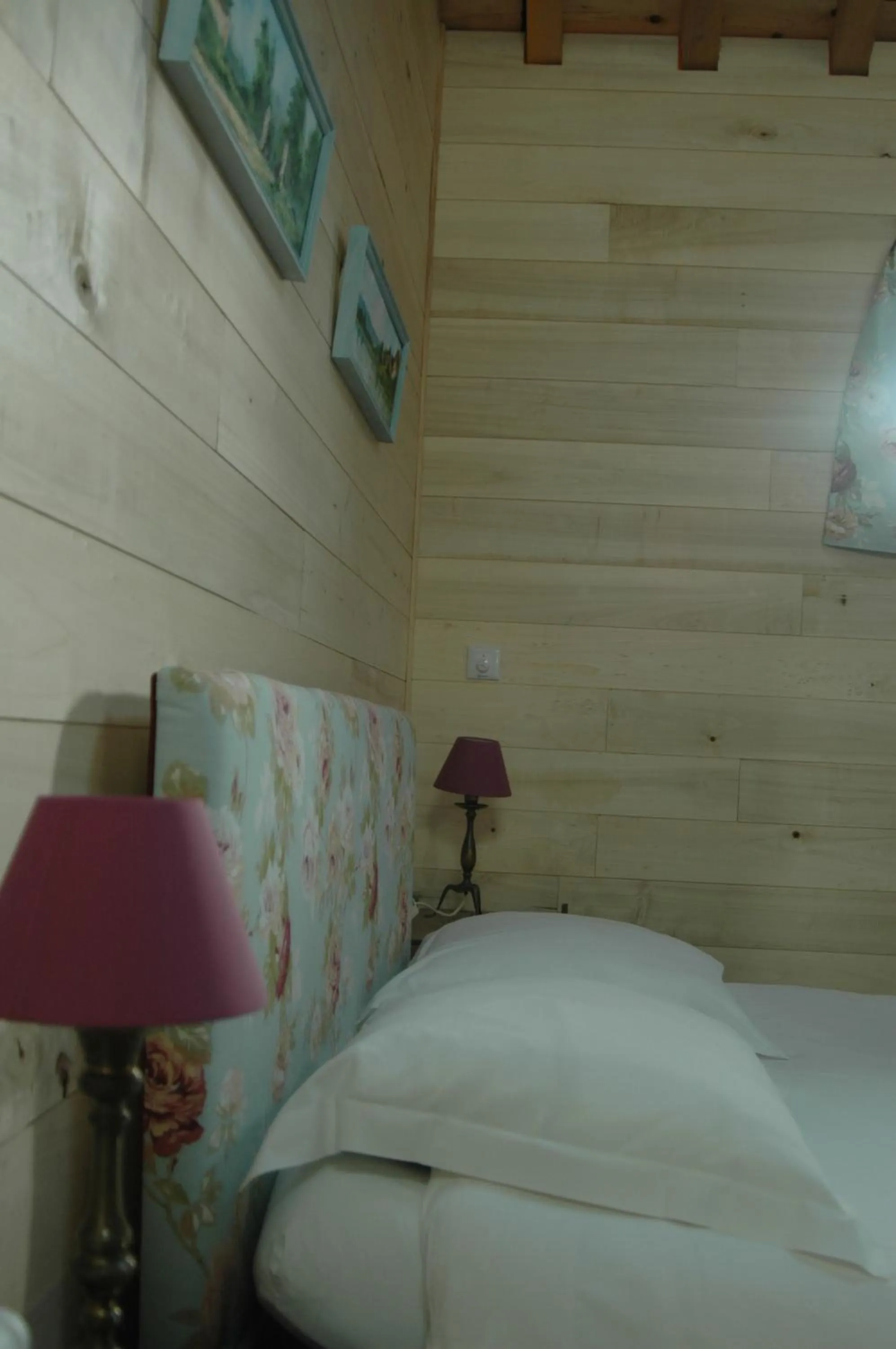 Decorative detail, Bed in Le Clos de l'Abbaye