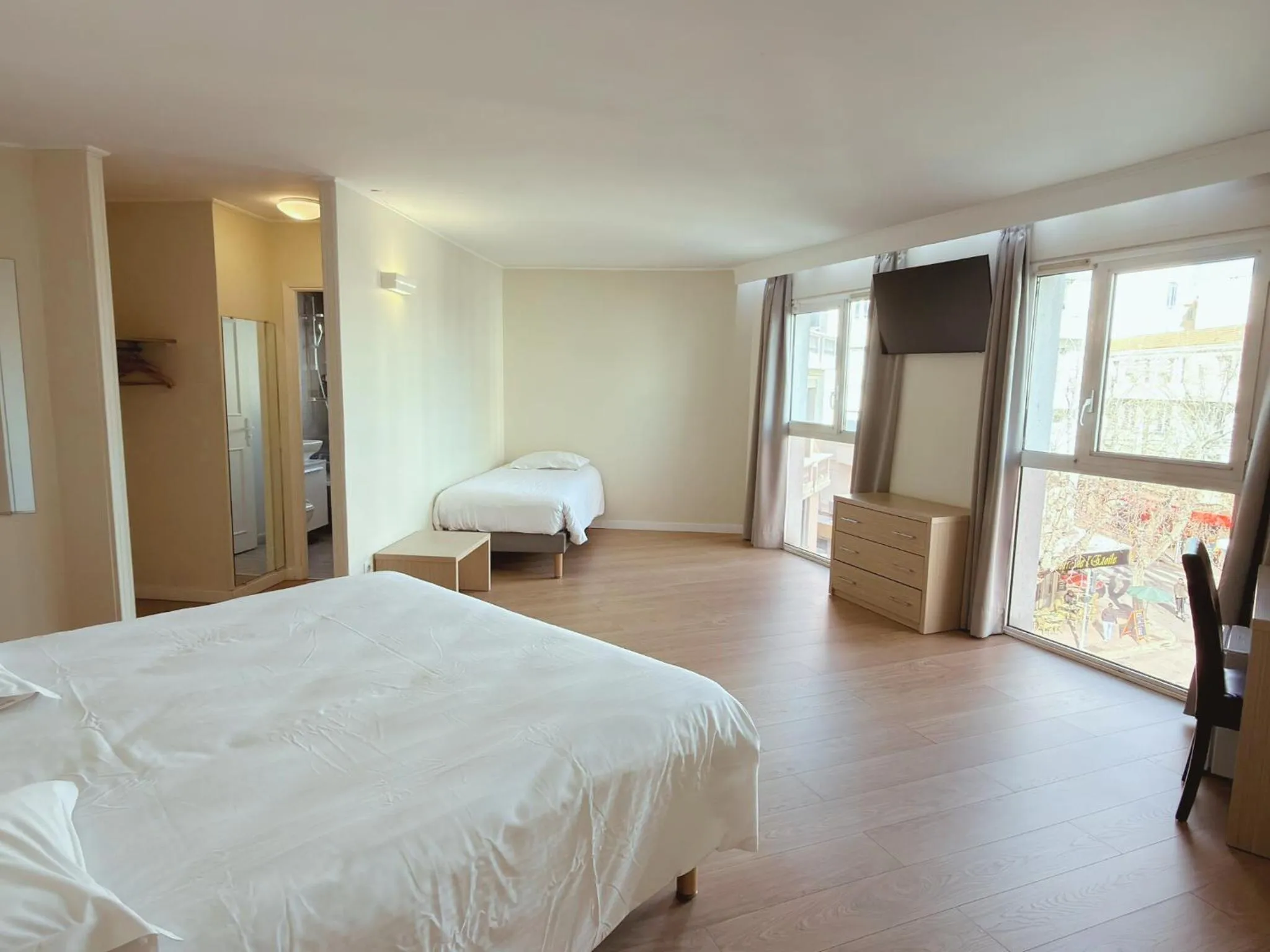 TV and multimedia, Bed in Hôtel de l'Étoile