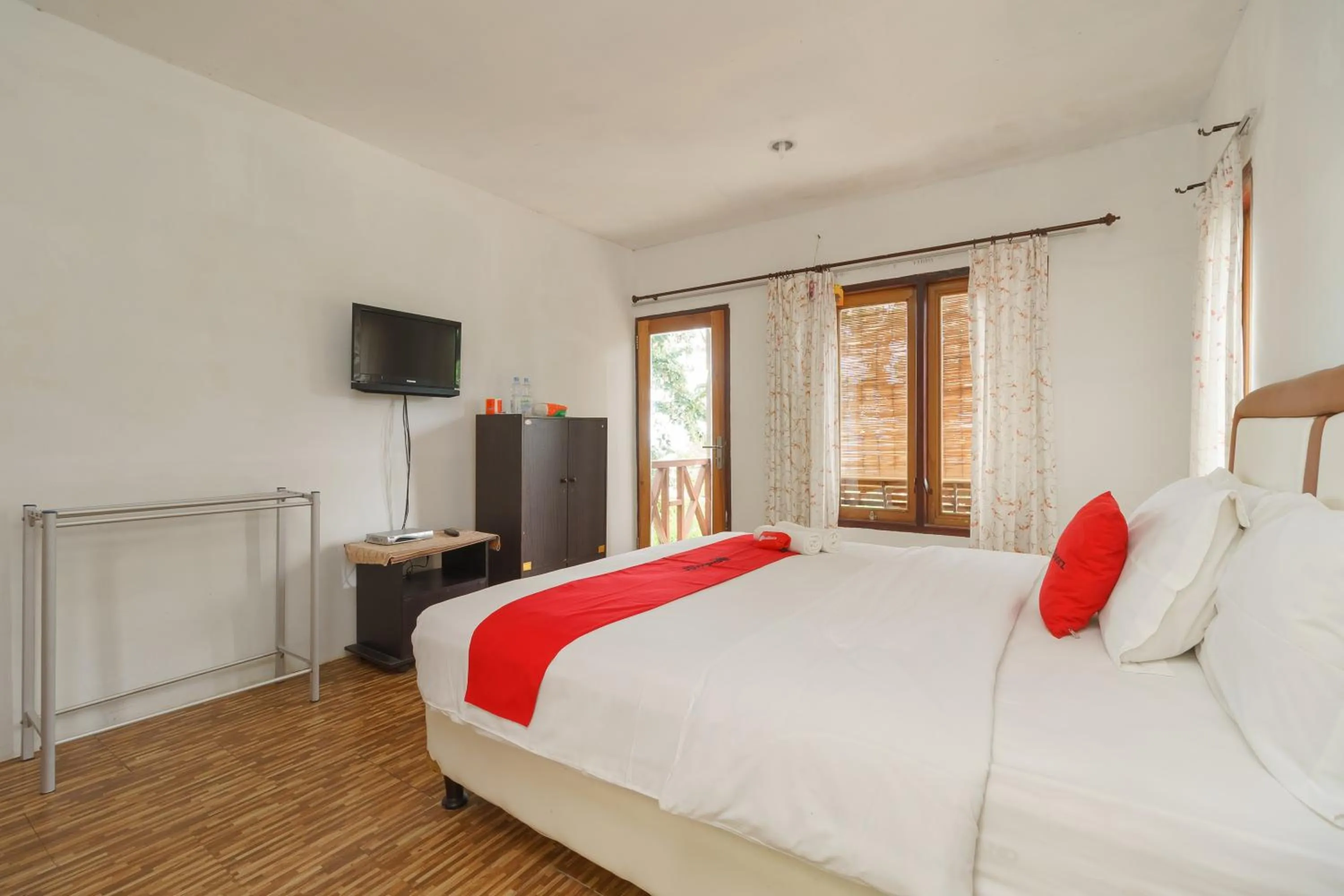 Bed in RedDoorz Syariah at Sumur Tiga Beach Sabang Aceh