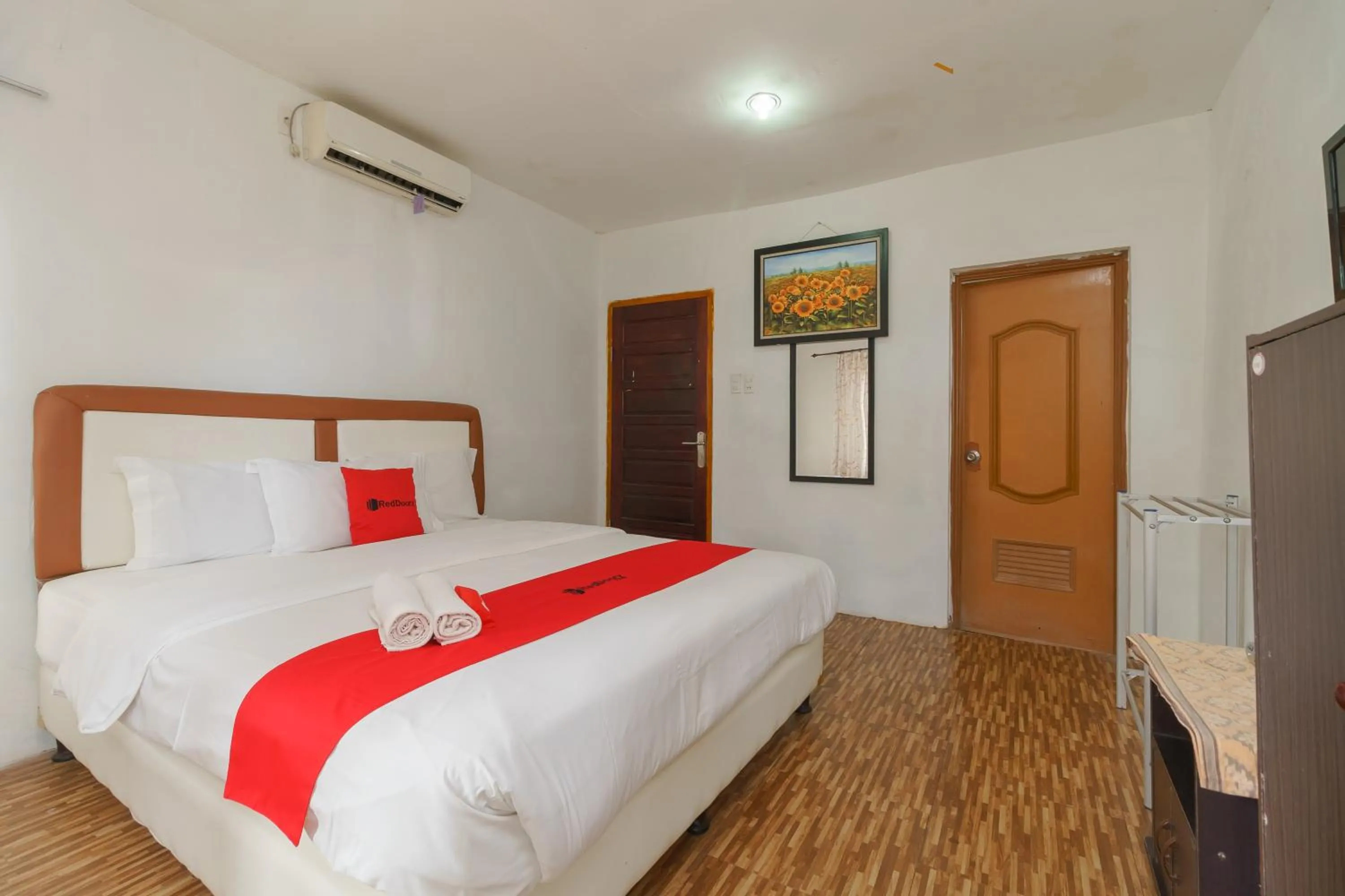 Bedroom, Bed in RedDoorz Syariah at Sumur Tiga Beach Sabang Aceh