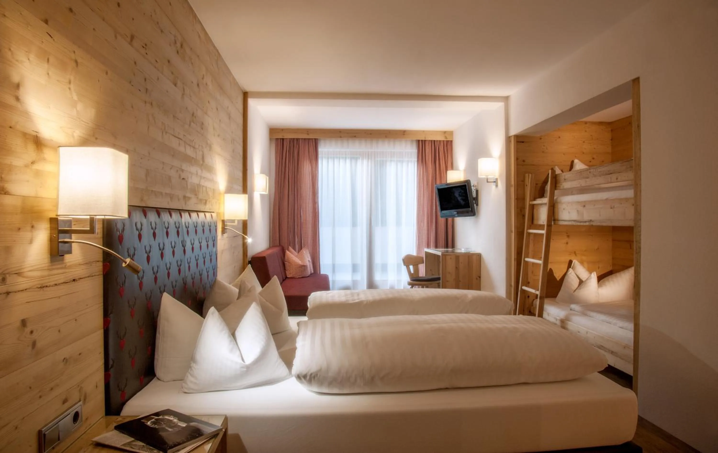 Photo of the whole room, Bed in Hotel Tipotsch