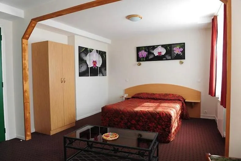 Bed in Logis Hôtel Le Val de Vence