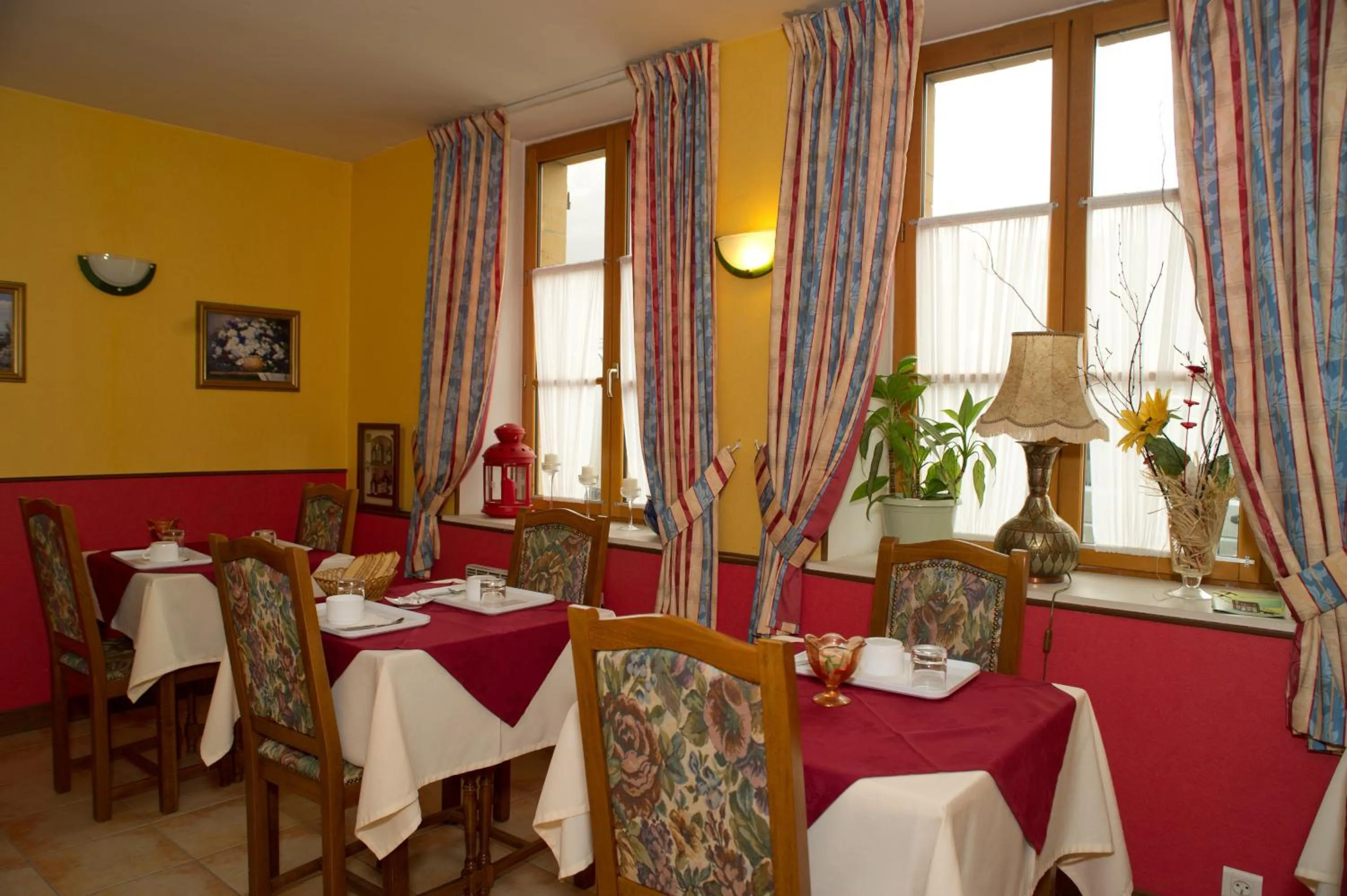 Breakfast in Logis Hôtel Le Val de Vence