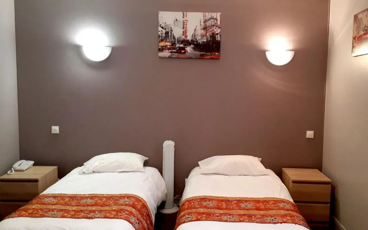 Bed in Logis Hôtel Le Val de Vence