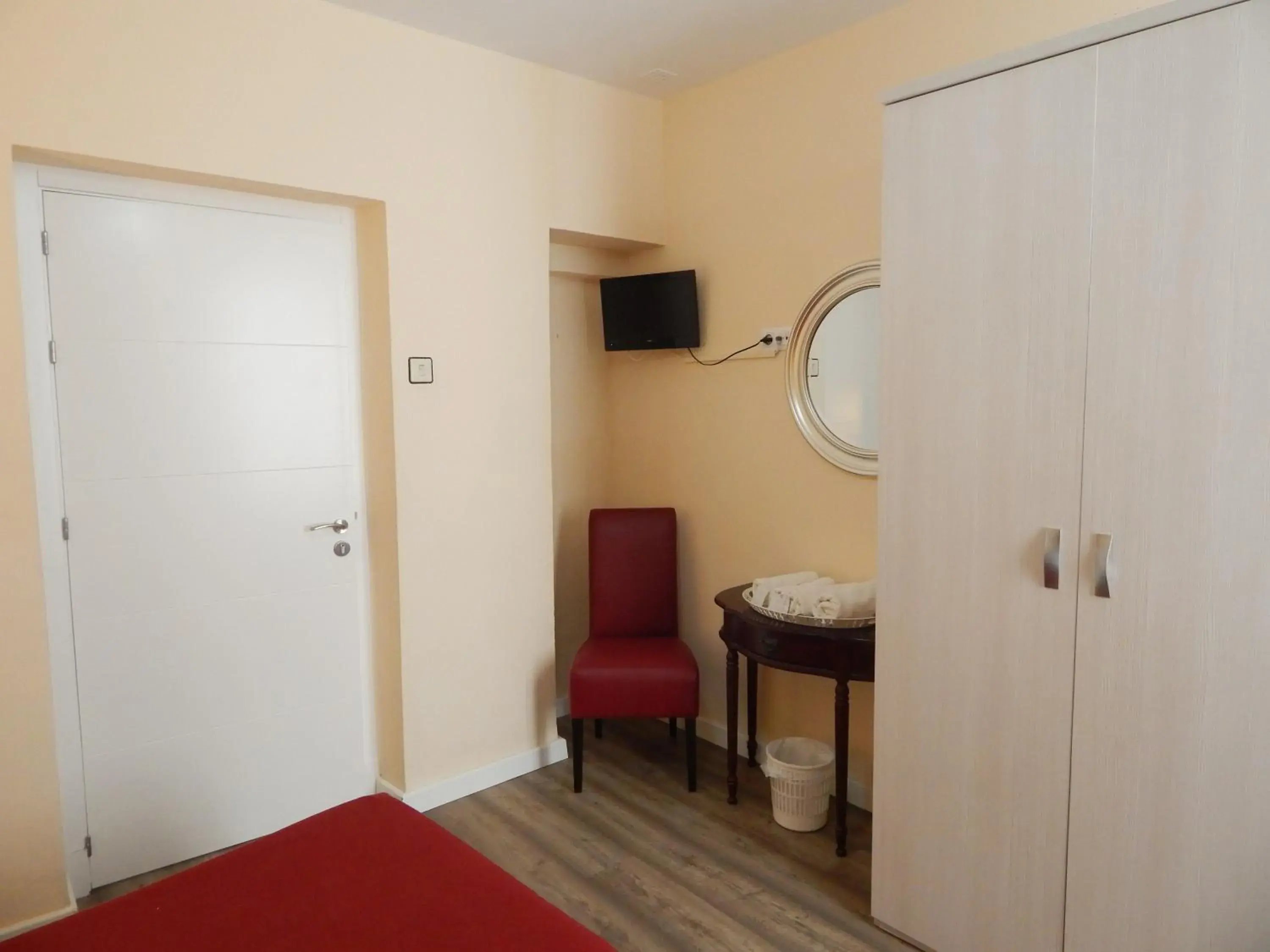 Double or Twin Room with Shared Bathroom and Balcony in Hospederia Marqués Double or Twin Room with Shared Bathroom and Balcony in Hospederia Marqués