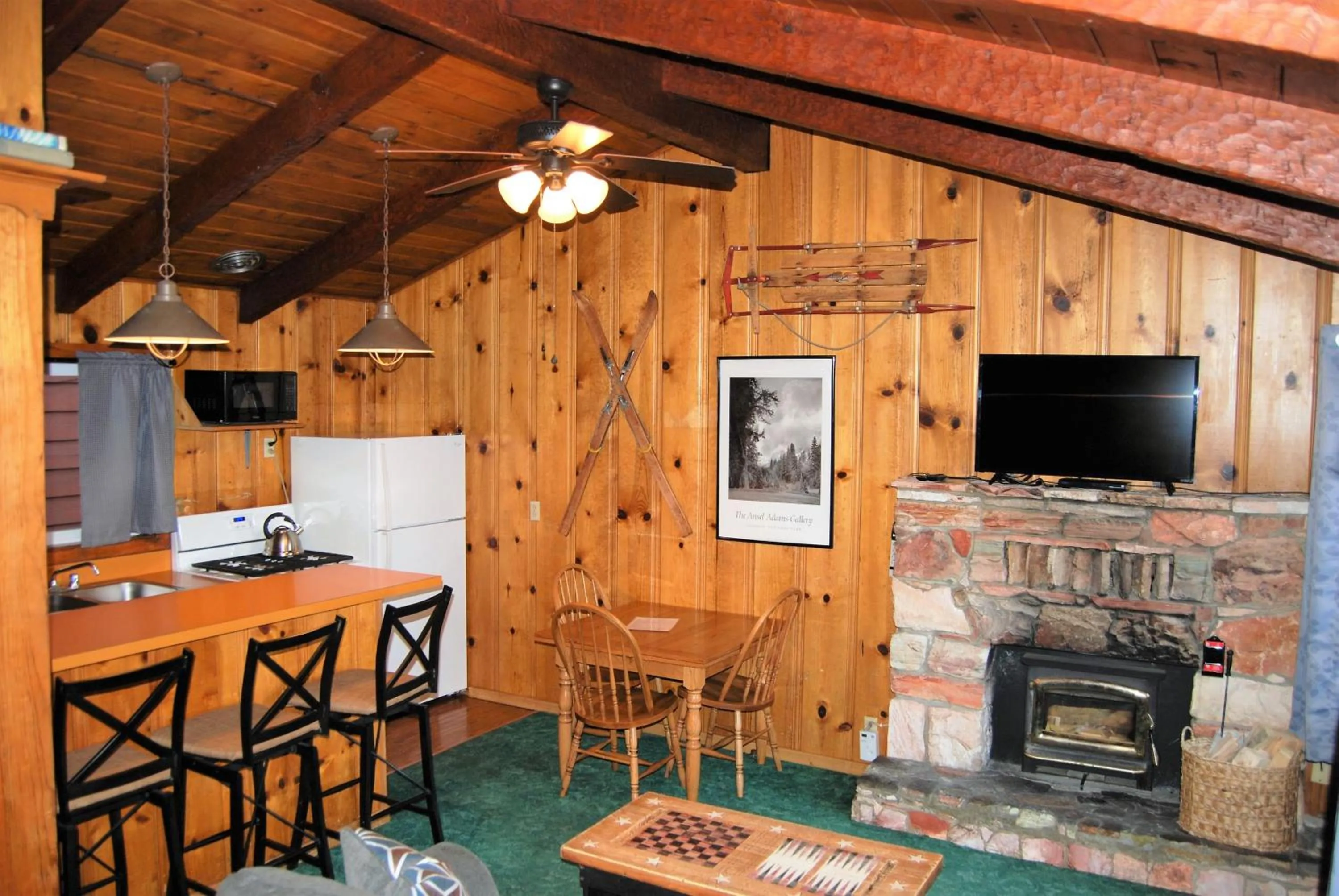 Kitchen or kitchenette in Edelweiss Lodge