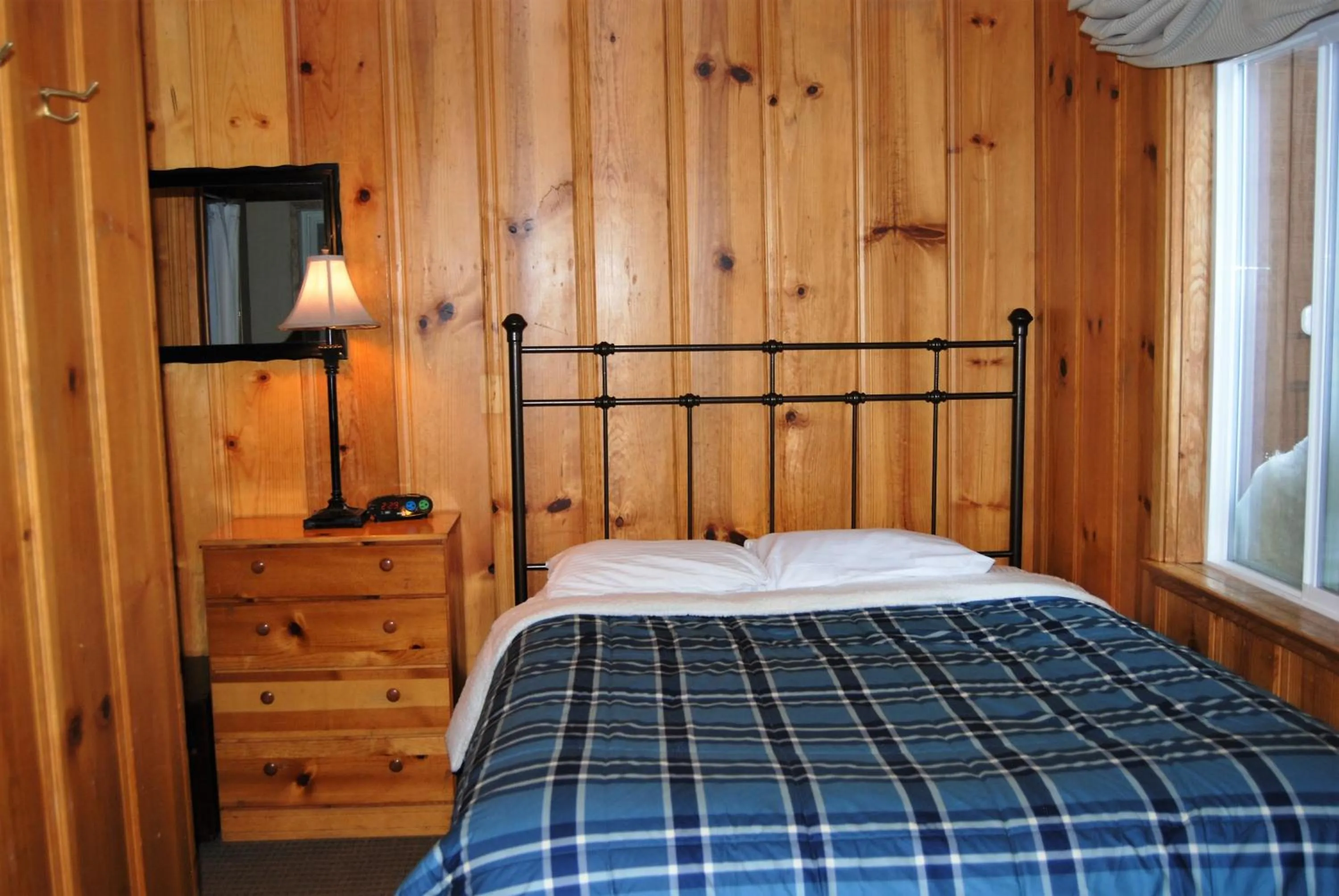 Photo of the whole room, Bed in Edelweiss Lodge
