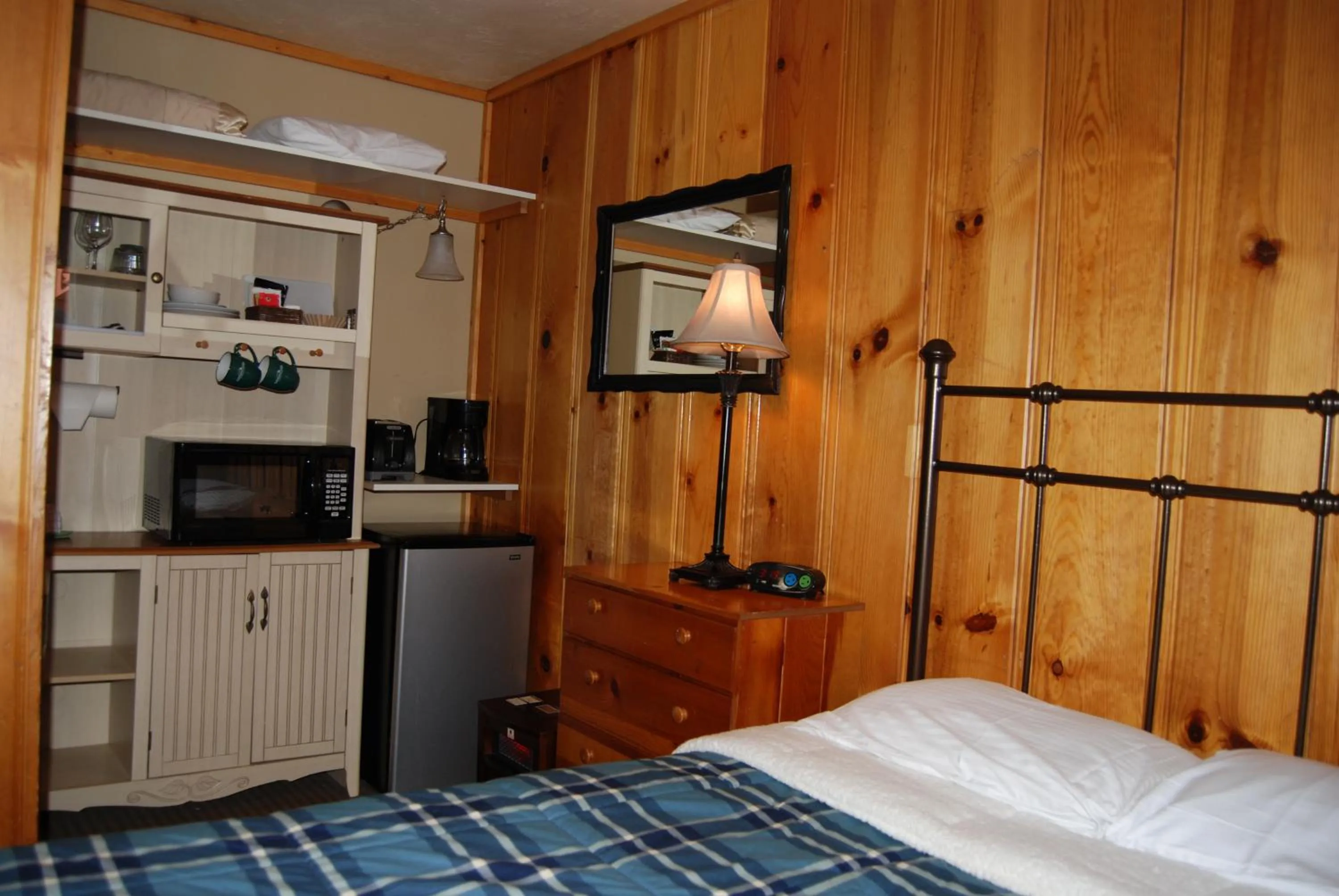 Photo of the whole room, Bed in Edelweiss Lodge