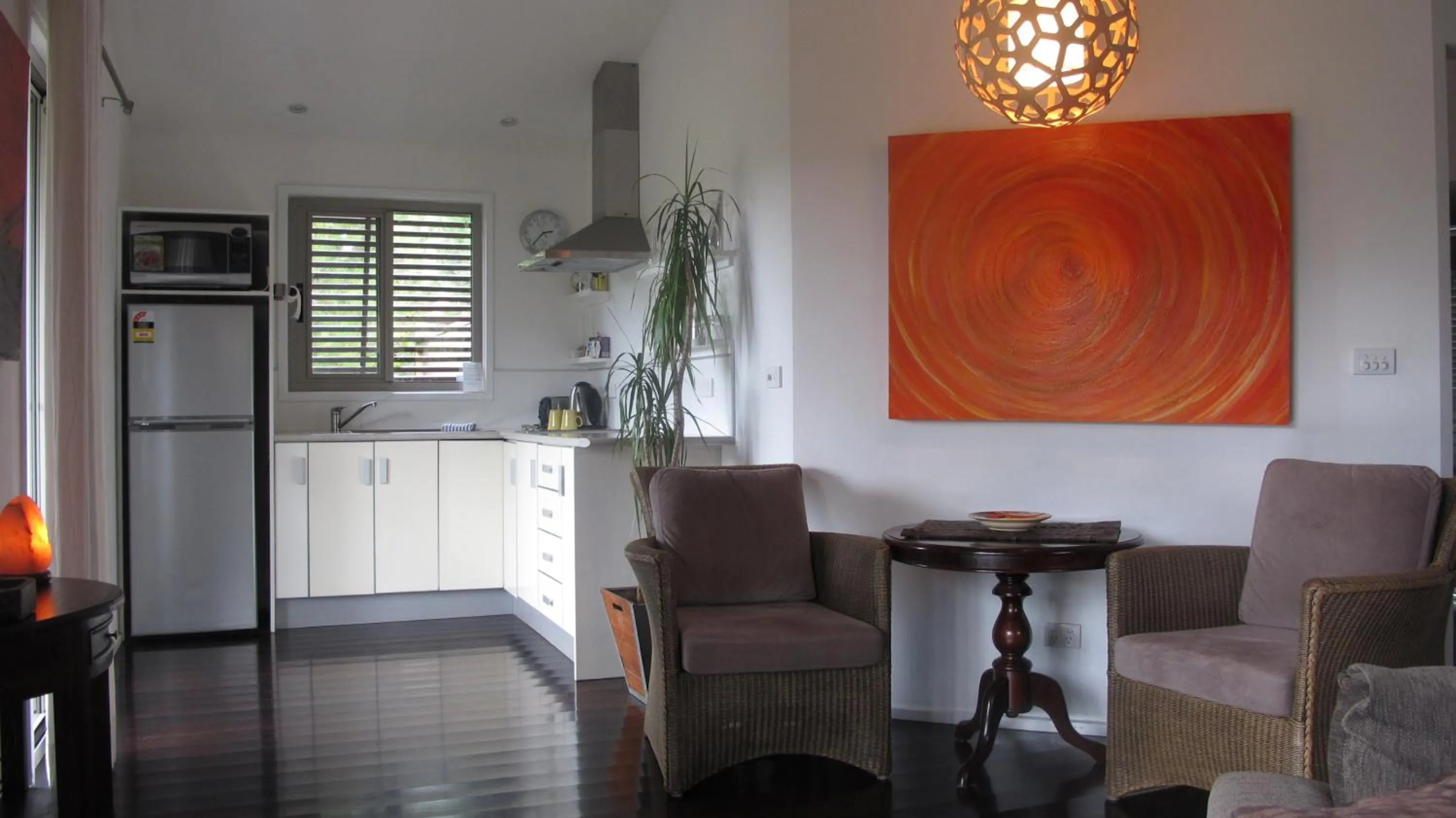 Dining area in Blue Cliffs Retreat