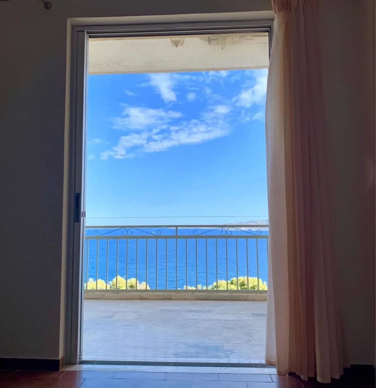 Day in Fedra Apartments